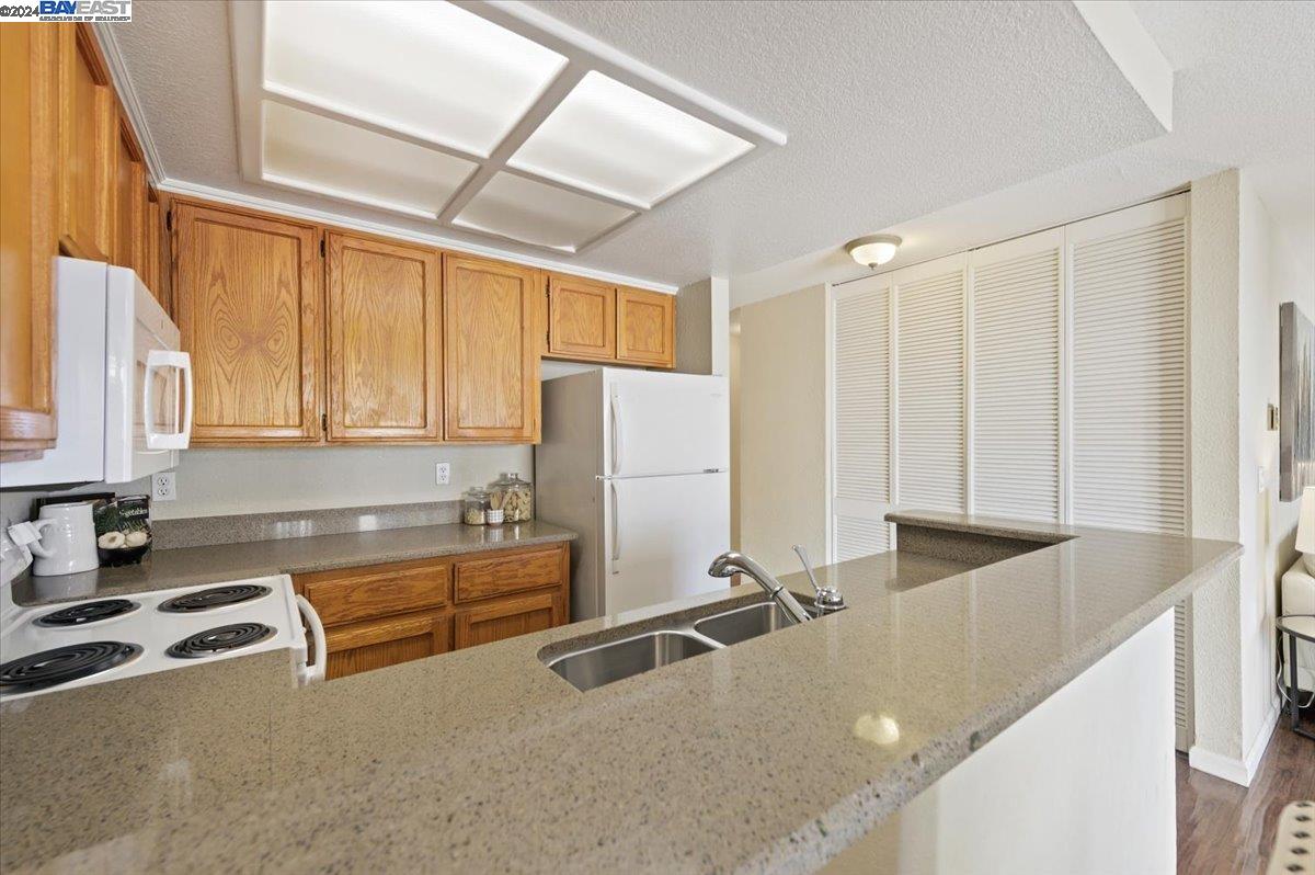 Detail Gallery Image 9 of 35 For 2505 Miramar Ave #112,  Castro Valley,  CA 94546 - 2 Beds | 2 Baths