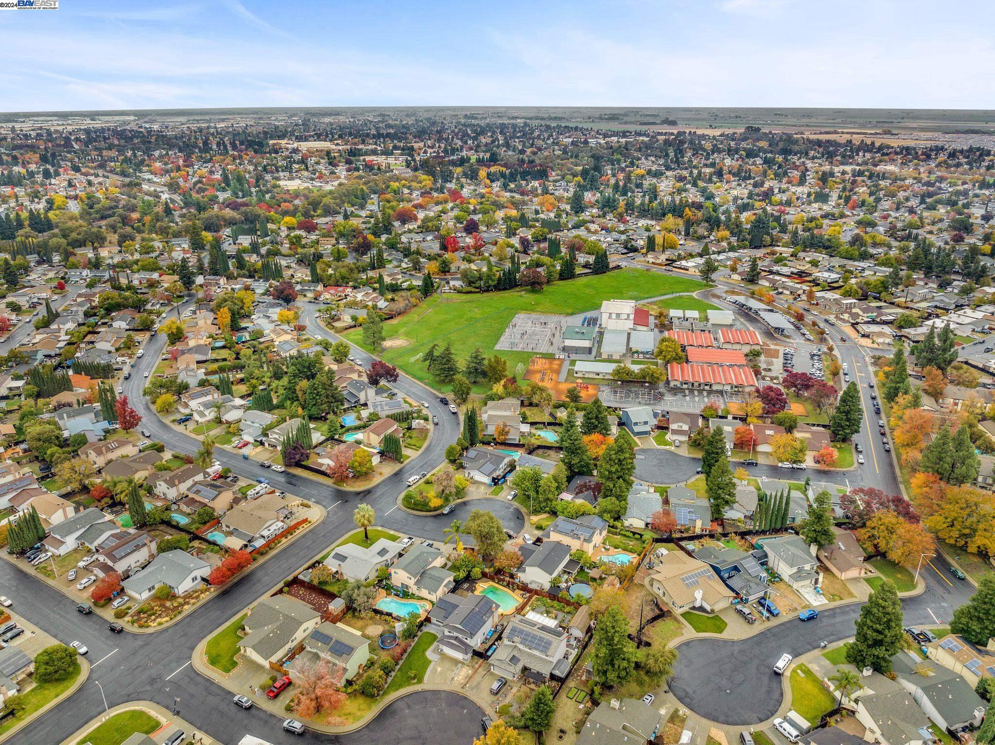 Detail Gallery Image 38 of 45 For 332 Plantation Ct, Vacaville,  CA 95687 - 5 Beds | 2/1 Baths