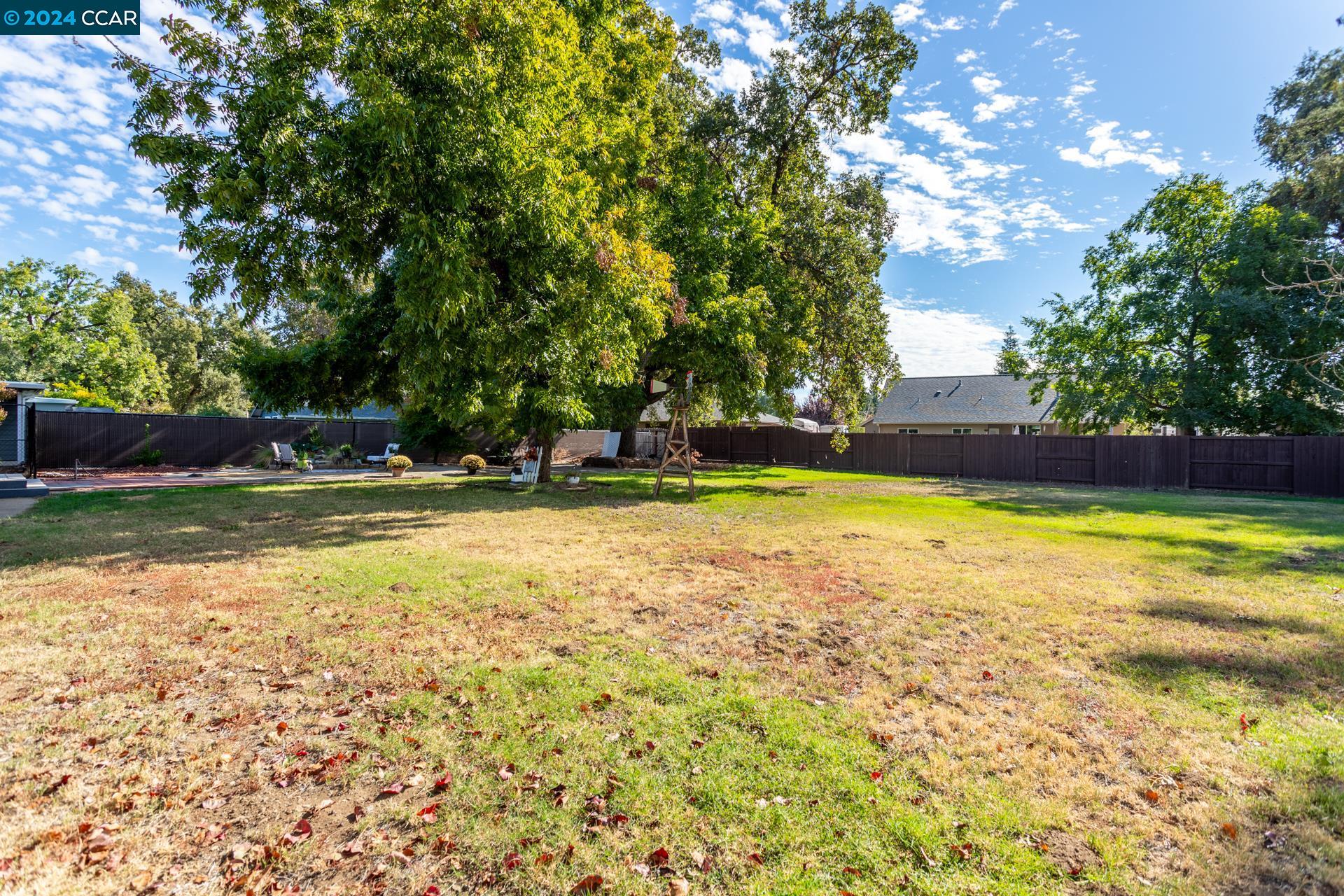 Detail Gallery Image 30 of 38 For 3301 Sacramento Dr, Redding,  CA 96001 - 3 Beds | 1/1 Baths