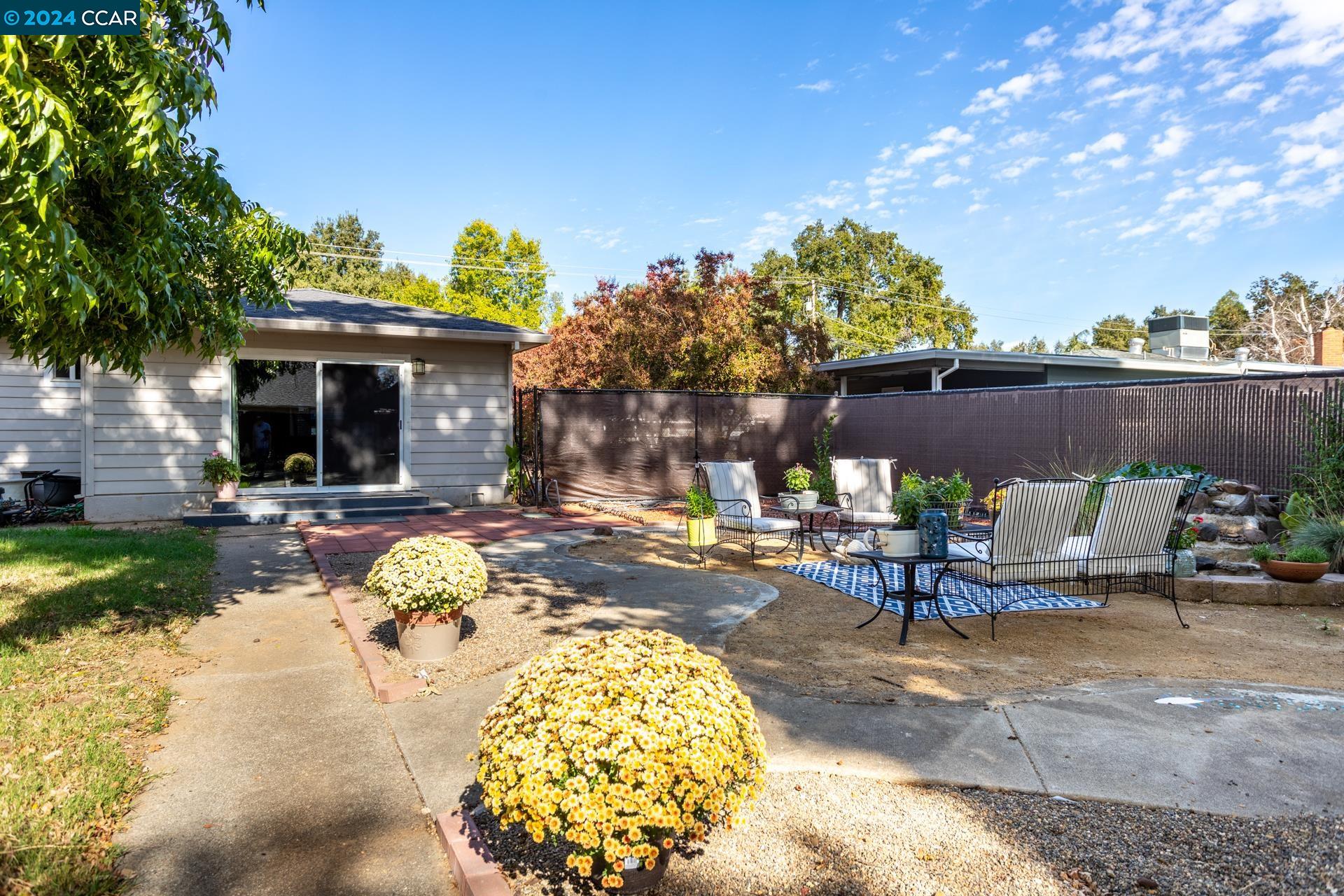 Detail Gallery Image 35 of 38 For 3301 Sacramento Dr, Redding,  CA 96001 - 3 Beds | 1/1 Baths