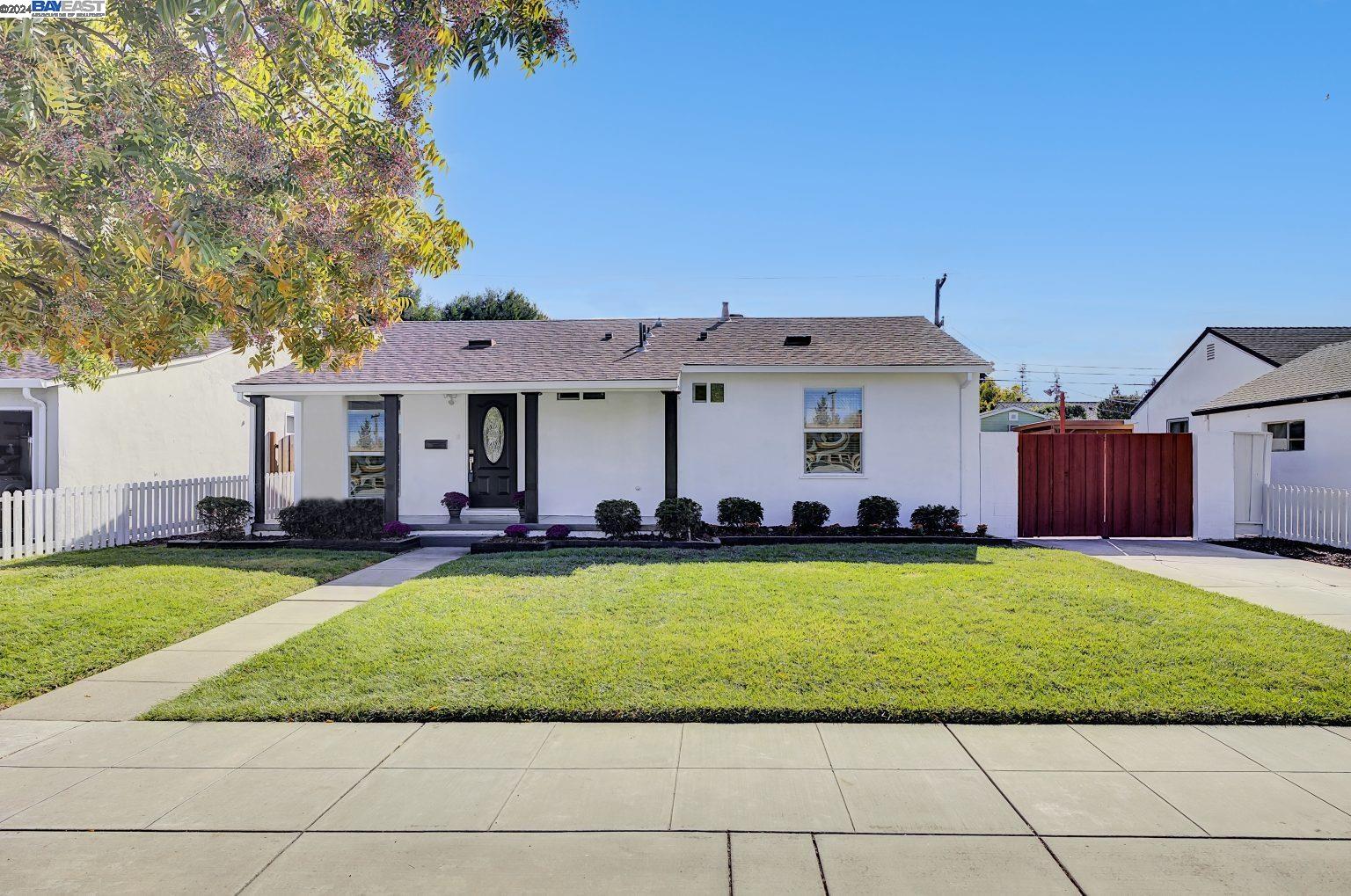 Detail Gallery Image 1 of 1 For 2060 Cherrystone Dr, San Jose,  CA 95128 - 4 Beds | 4 Baths