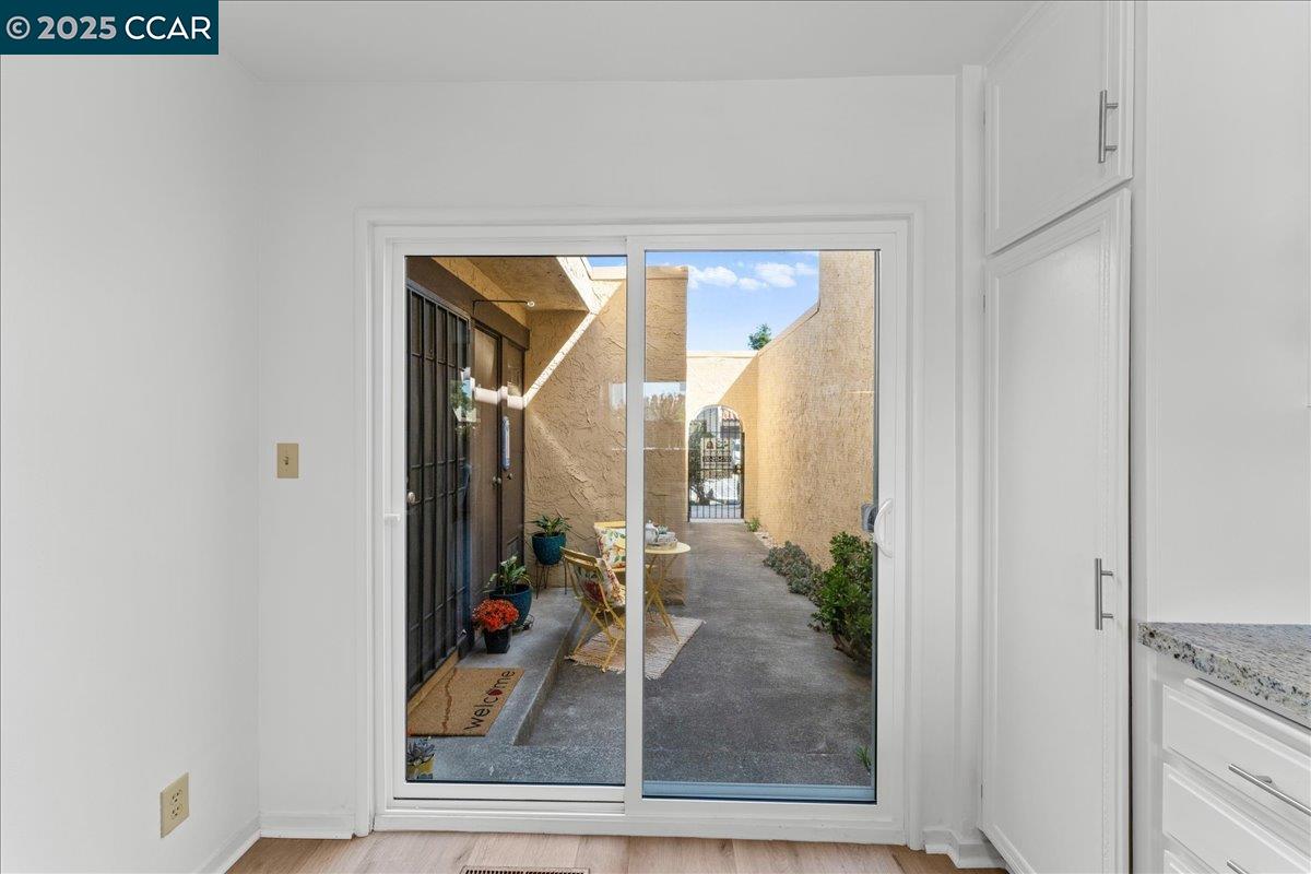 Detail Gallery Image 17 of 34 For 74 Villa Dr, San Pablo,  CA 94806 - 3 Beds | 1/1 Baths