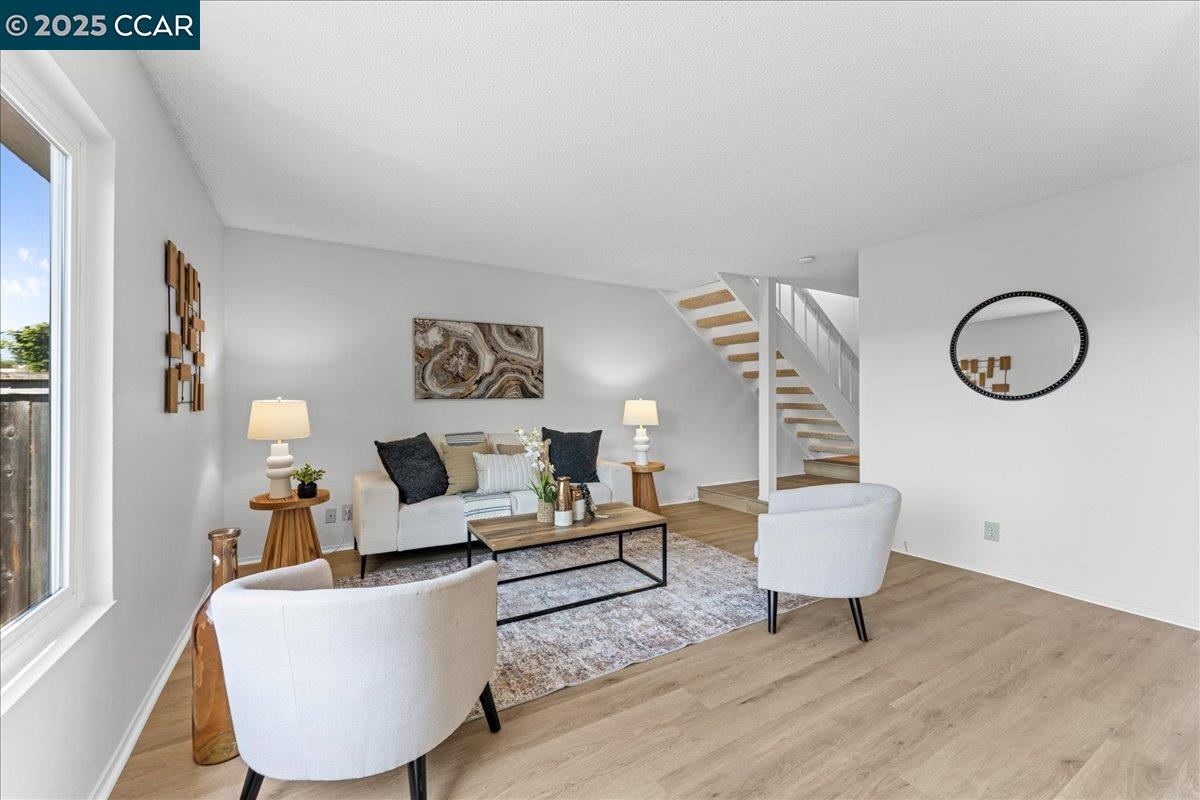 Detail Gallery Image 7 of 34 For 74 Villa Dr, San Pablo,  CA 94806 - 3 Beds | 1/1 Baths