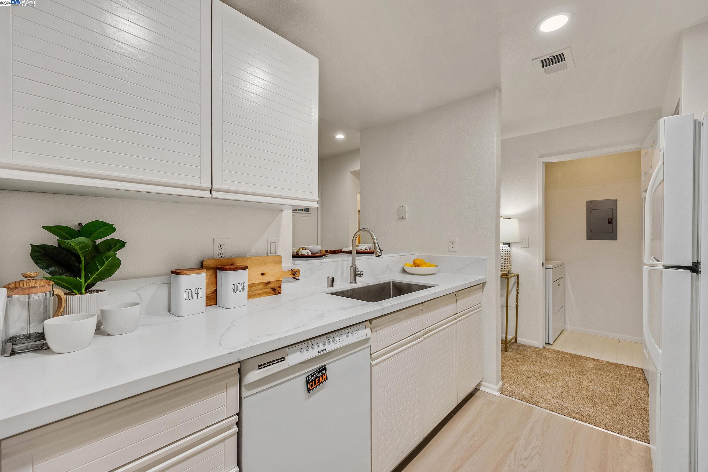 Detail Gallery Image 9 of 28 For 7670 Canyon Meadow Cir #E,  Pleasanton,  CA 94588 - 1 Beds | 1 Baths