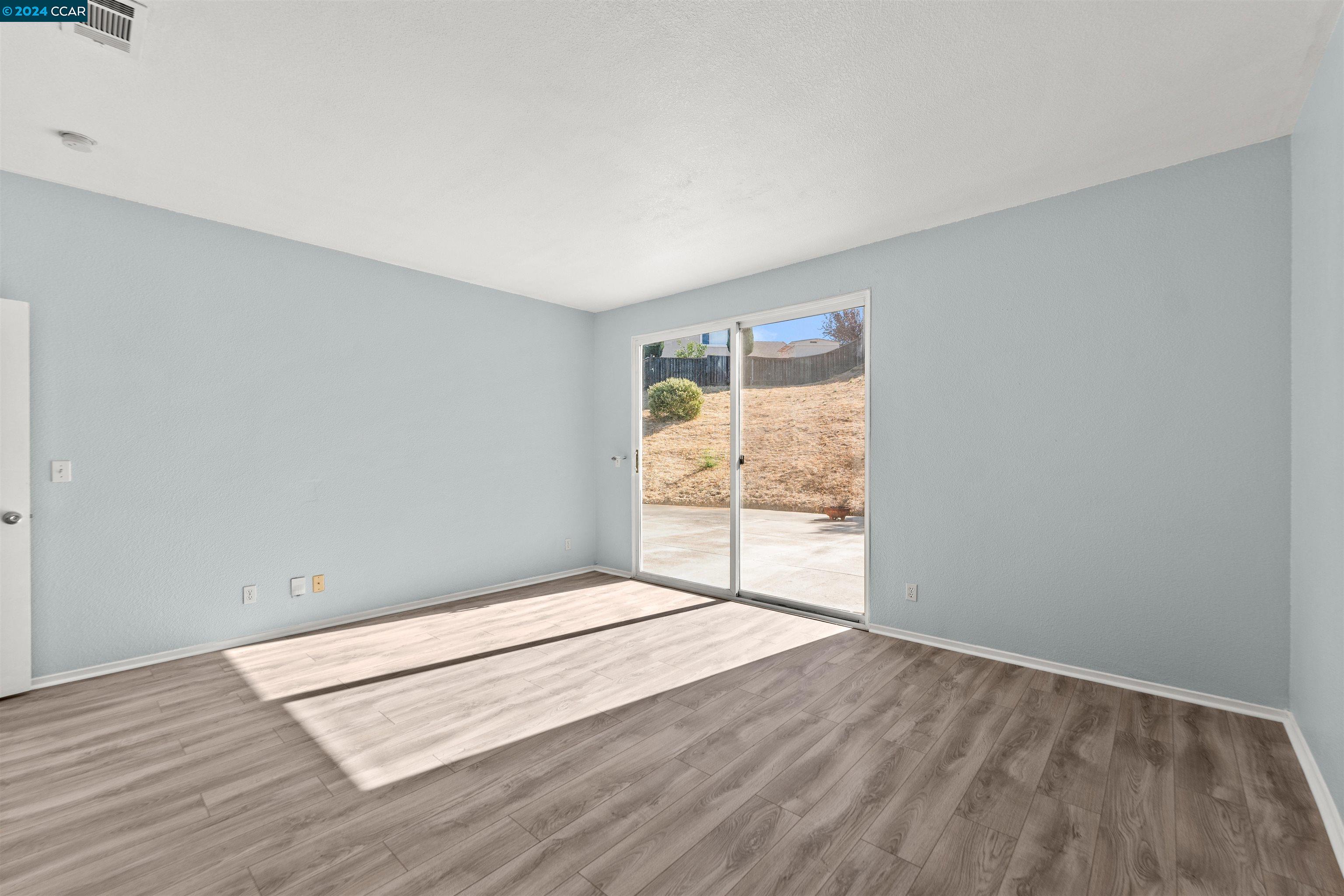 Detail Gallery Image 29 of 60 For 31 Pine Creek Ct, Pittsburg,  CA 94565 - 4 Beds | 3/1 Baths