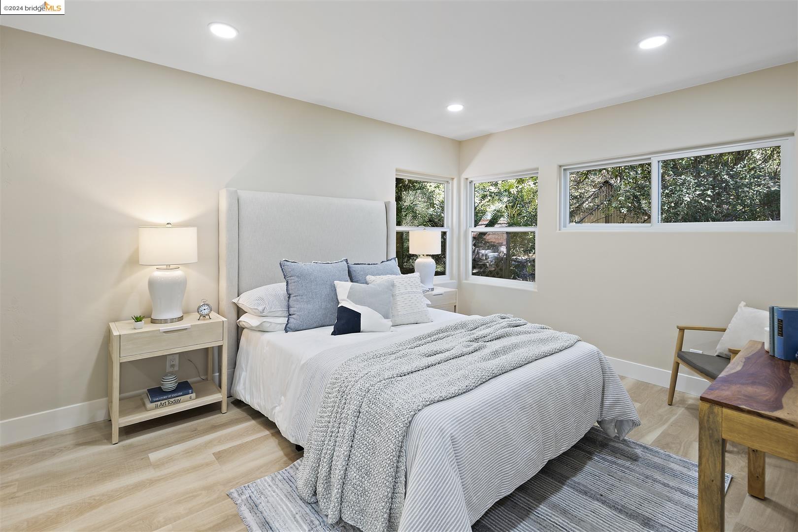 Detail Gallery Image 15 of 32 For 5580 Estates Dr, Oakland,  CA 94618 - 4 Beds | 2 Baths