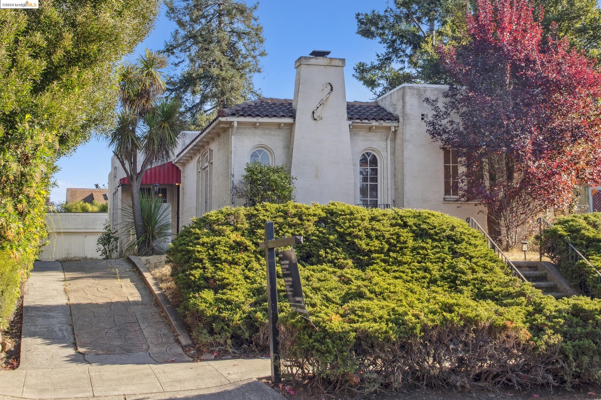 Detail Gallery Image 1 of 1 For 571 Crofton Avenue, Piedmont,  CA 94610-1520 - 2 Beds | 1 Baths