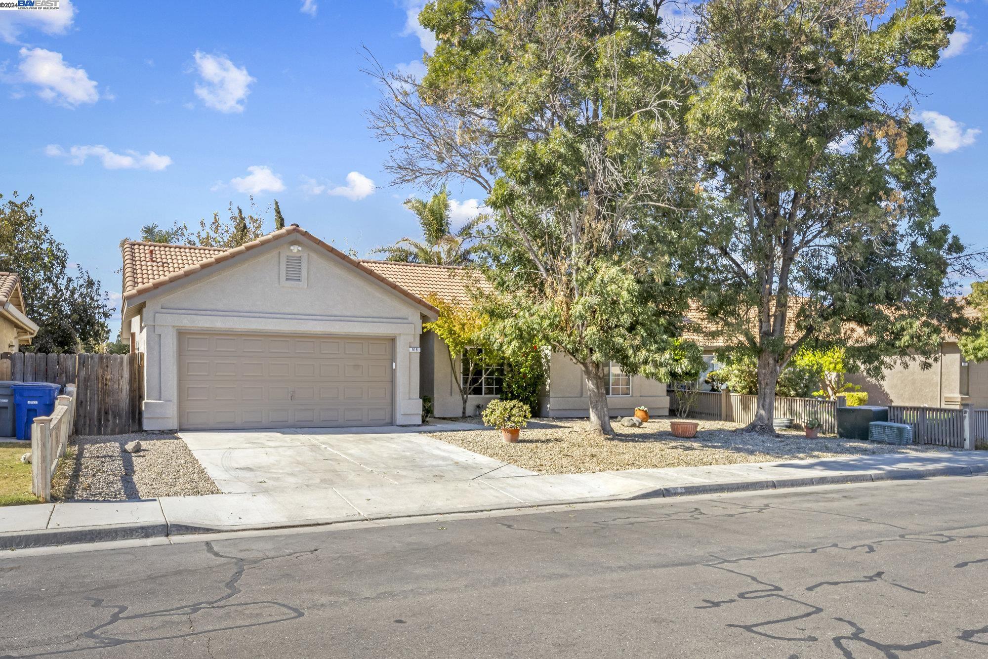 Detail Gallery Image 3 of 25 For 515 Merlot Ct, Los Banos,  CA 93635 - 3 Beds | 2 Baths