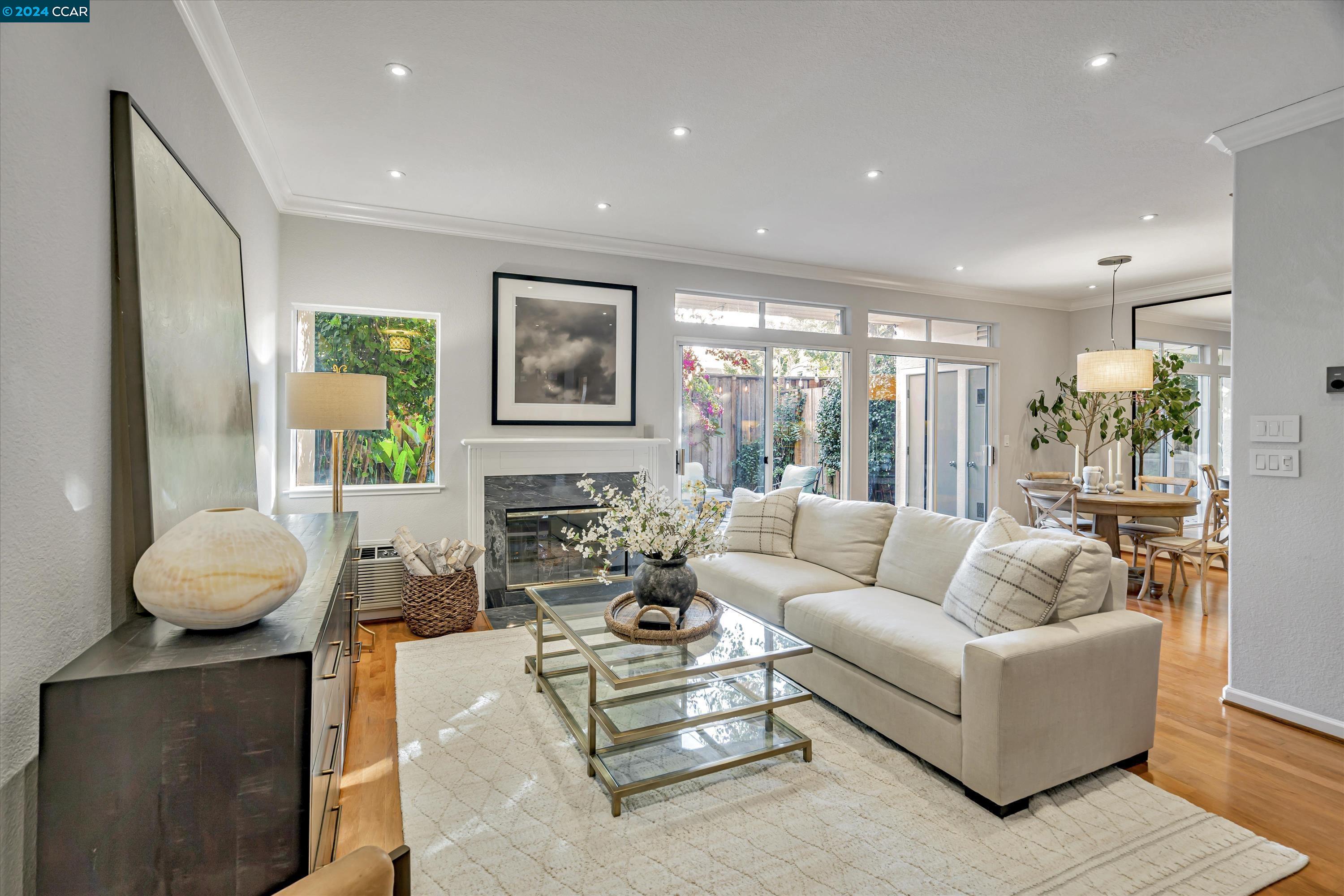 Detail Gallery Image 1 of 1 For 2968 Moorpark Ave #11,  San Jose,  CA 95128 - 2 Beds | 2 Baths