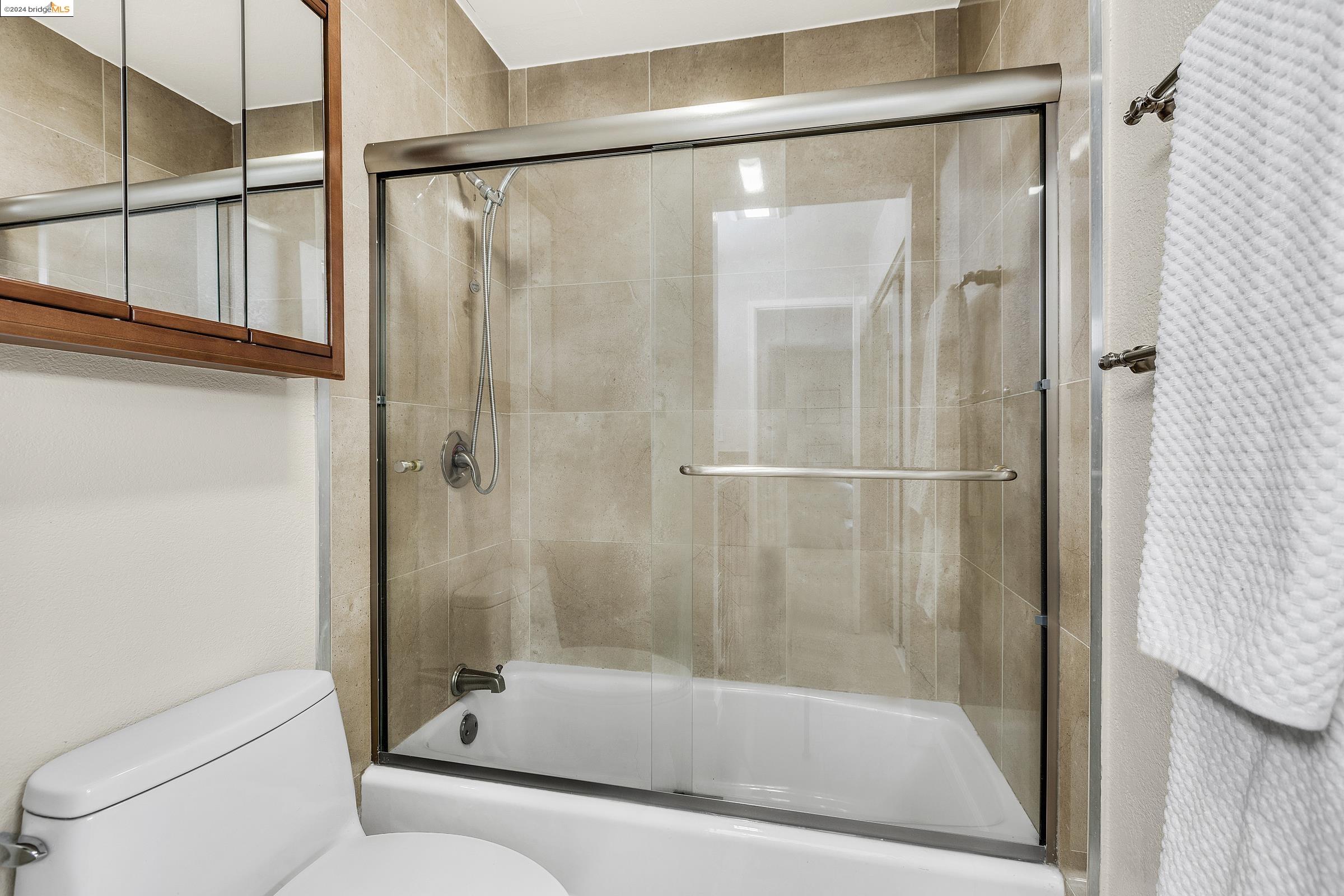 Detail Gallery Image 19 of 34 For 66 Fairmount Ave #218,  Oakland,  CA 94611 - 2 Beds | 2 Baths