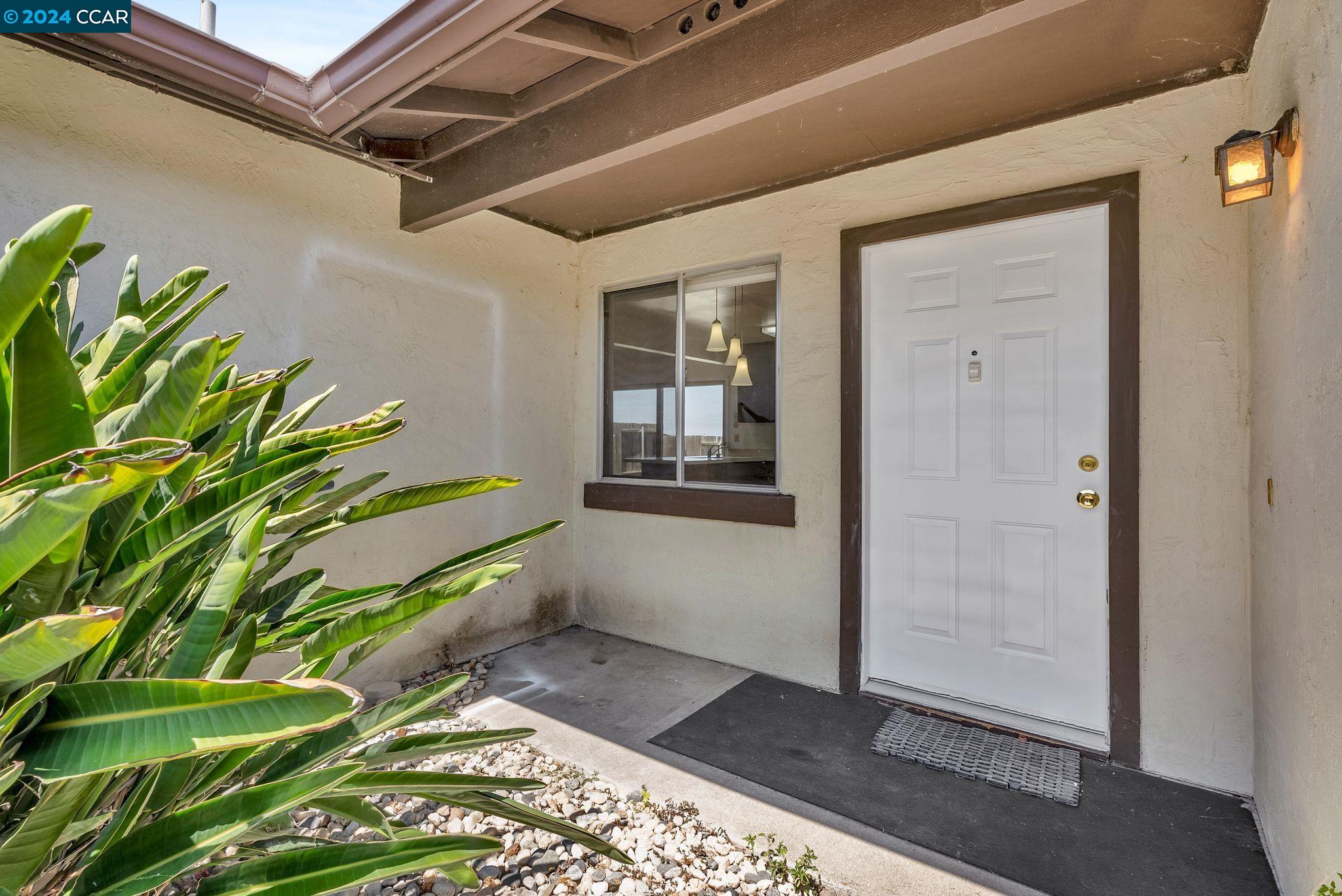 Detail Gallery Image 9 of 44 For 1081 Viewpointe Blvd, Rodeo,  CA 94572 - 3 Beds | 2 Baths