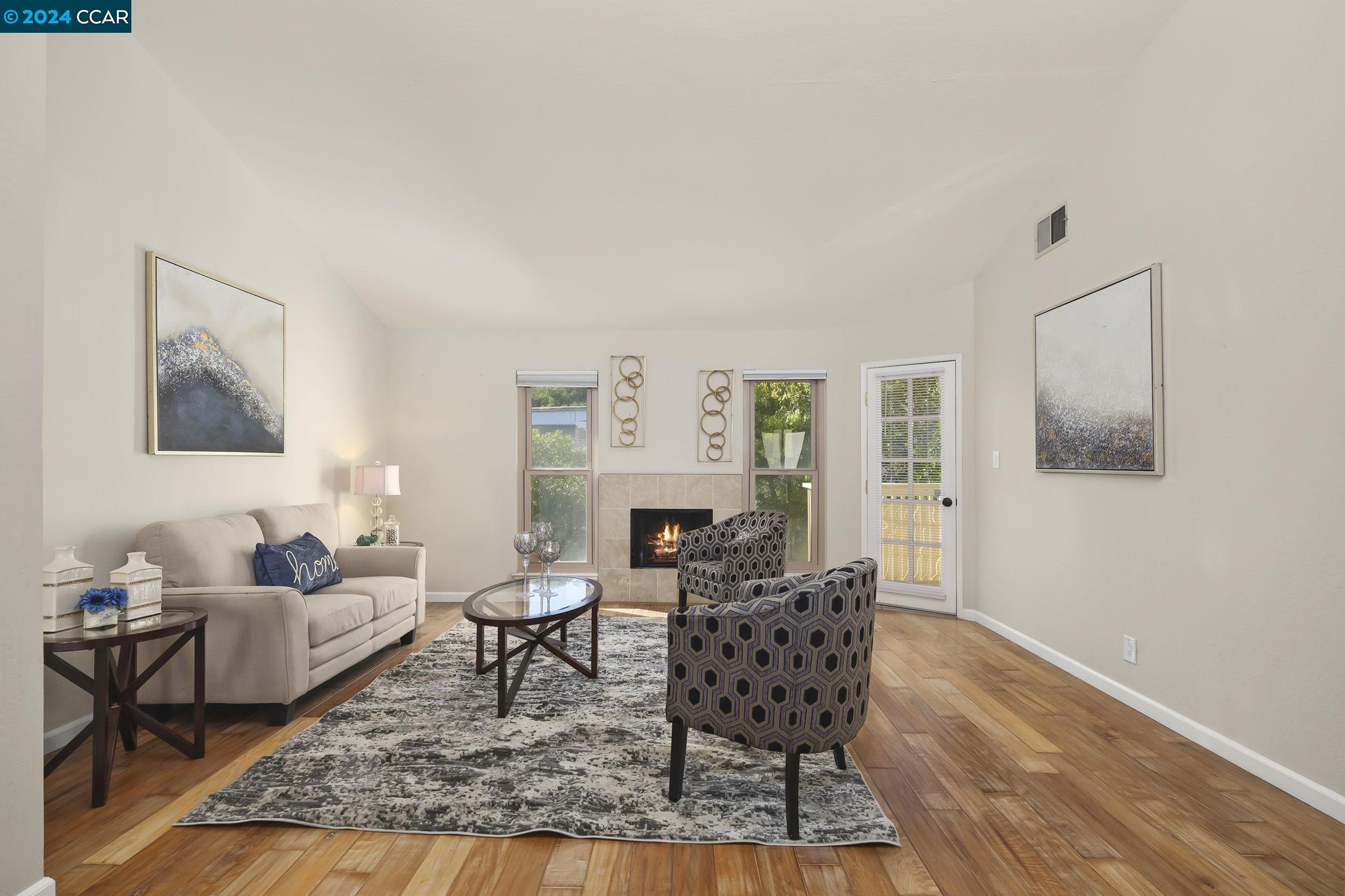 Photo #2: 41078505 Listing 