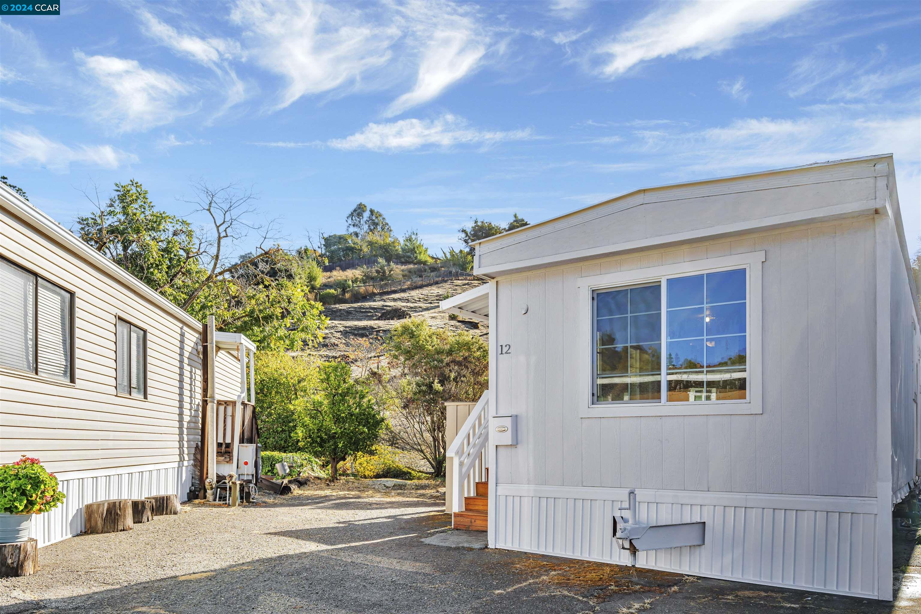 Detail Gallery Image 3 of 18 For 4556 Appian Way #12,  El Sobrante,  CA 94803 - 1 Beds | 1 Baths