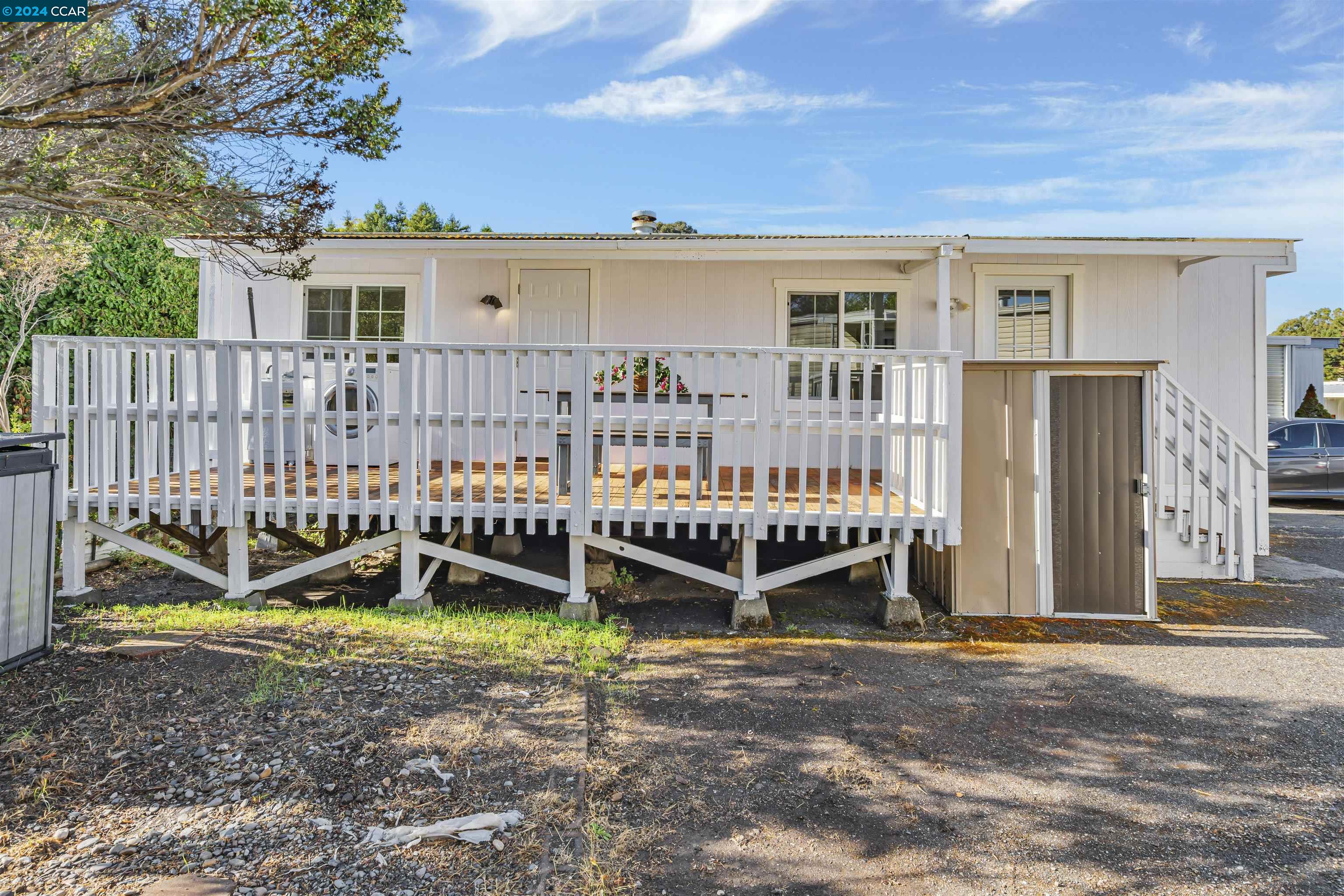 Detail Gallery Image 4 of 18 For 4556 Appian Way #12,  El Sobrante,  CA 94803 - 1 Beds | 1 Baths