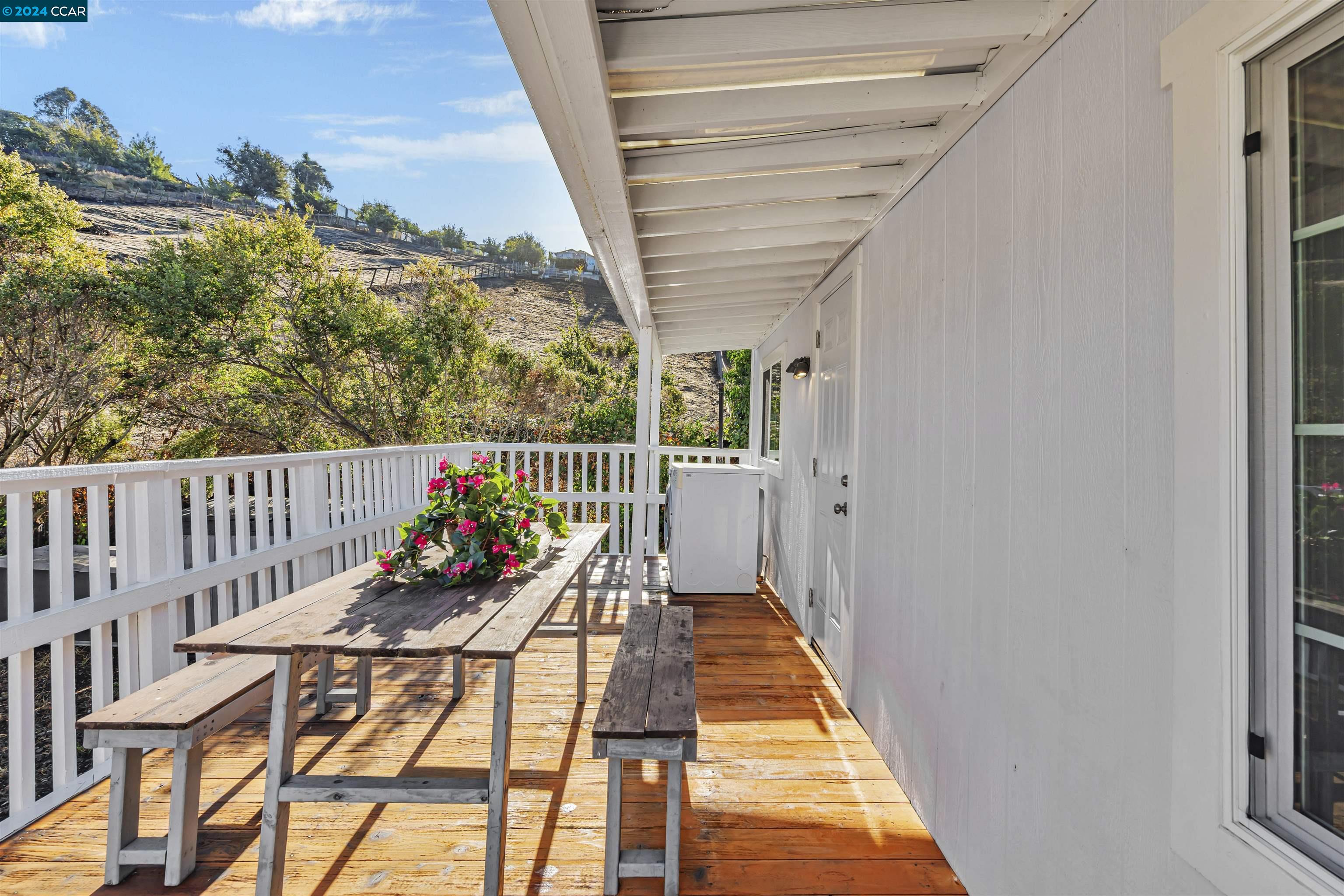 Detail Gallery Image 5 of 18 For 4556 Appian Way #12,  El Sobrante,  CA 94803 - 1 Beds | 1 Baths
