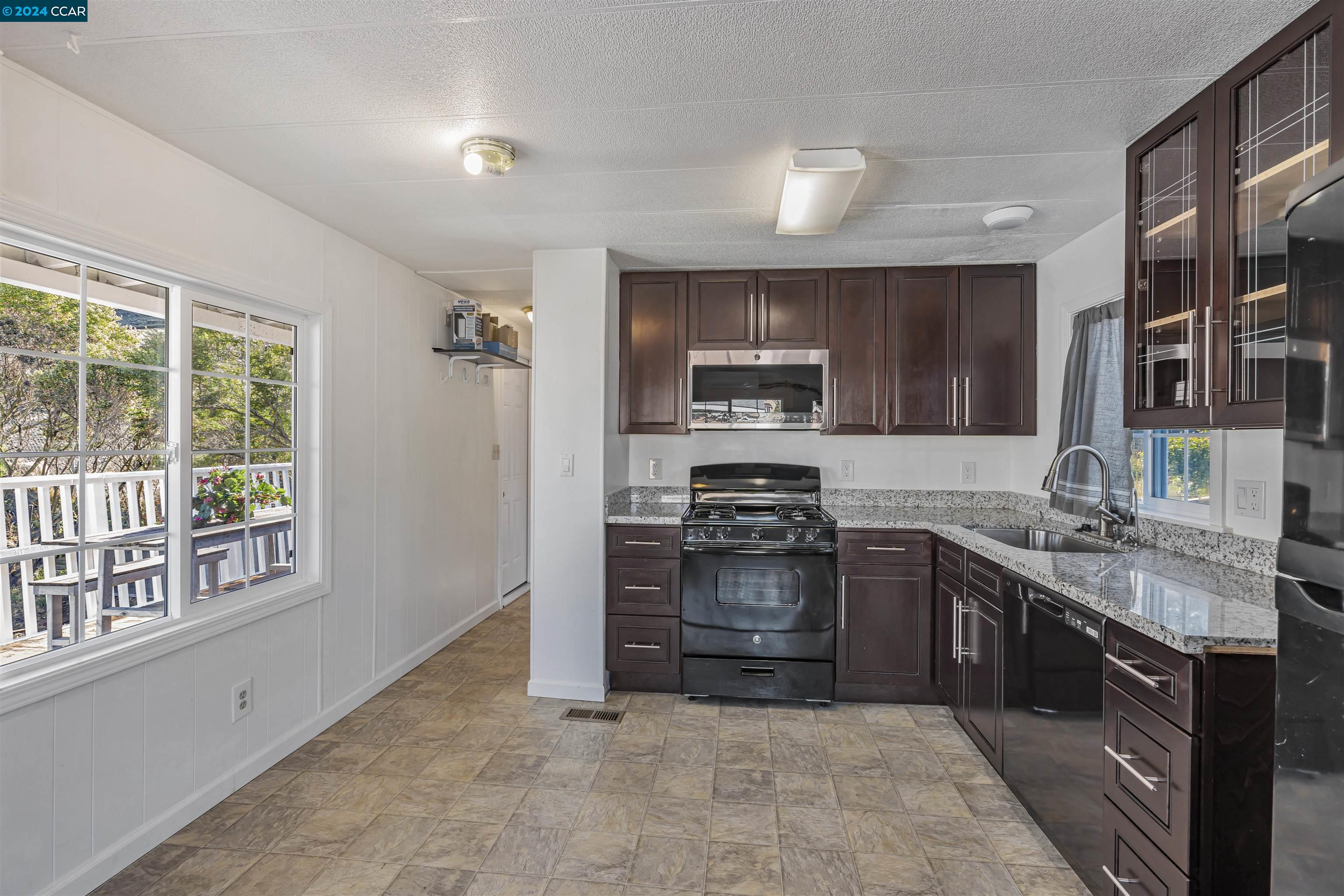 Detail Gallery Image 7 of 18 For 4556 Appian Way #12,  El Sobrante,  CA 94803 - 1 Beds | 1 Baths