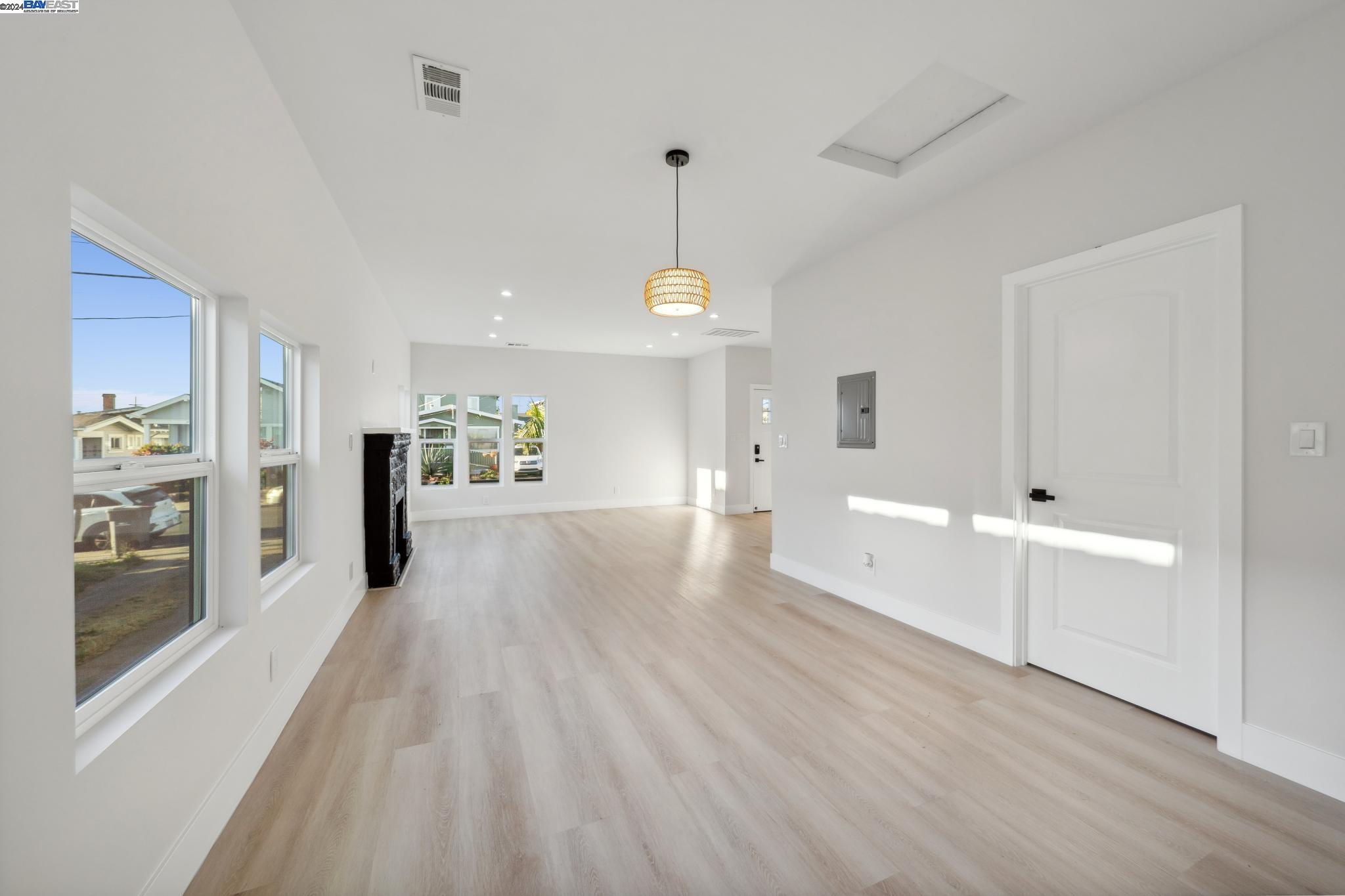 2938 Minna Ave, Oakland, California 94619, 2 Bedrooms Bedrooms, 5 Rooms Rooms,1 BathroomBathrooms,Residential,For Sale,2938 Minna Ave,41078601