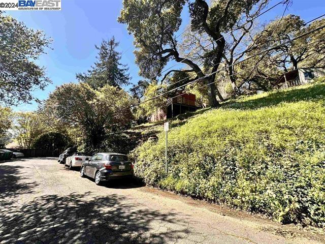 5600 Merriewood Dr, Oakland, California 94611, 2 Bedrooms Bedrooms, 6 Rooms Rooms,1 BathroomBathrooms,Residential,For Sale,5600 Merriewood Dr,41078686