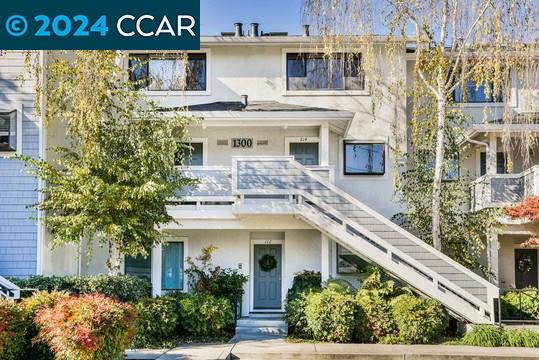Detail Gallery Image 1 of 52 For 1300 Walden Road #214,  Walnut Creek,  CA 94597 - 2 Beds | 2/1 Baths