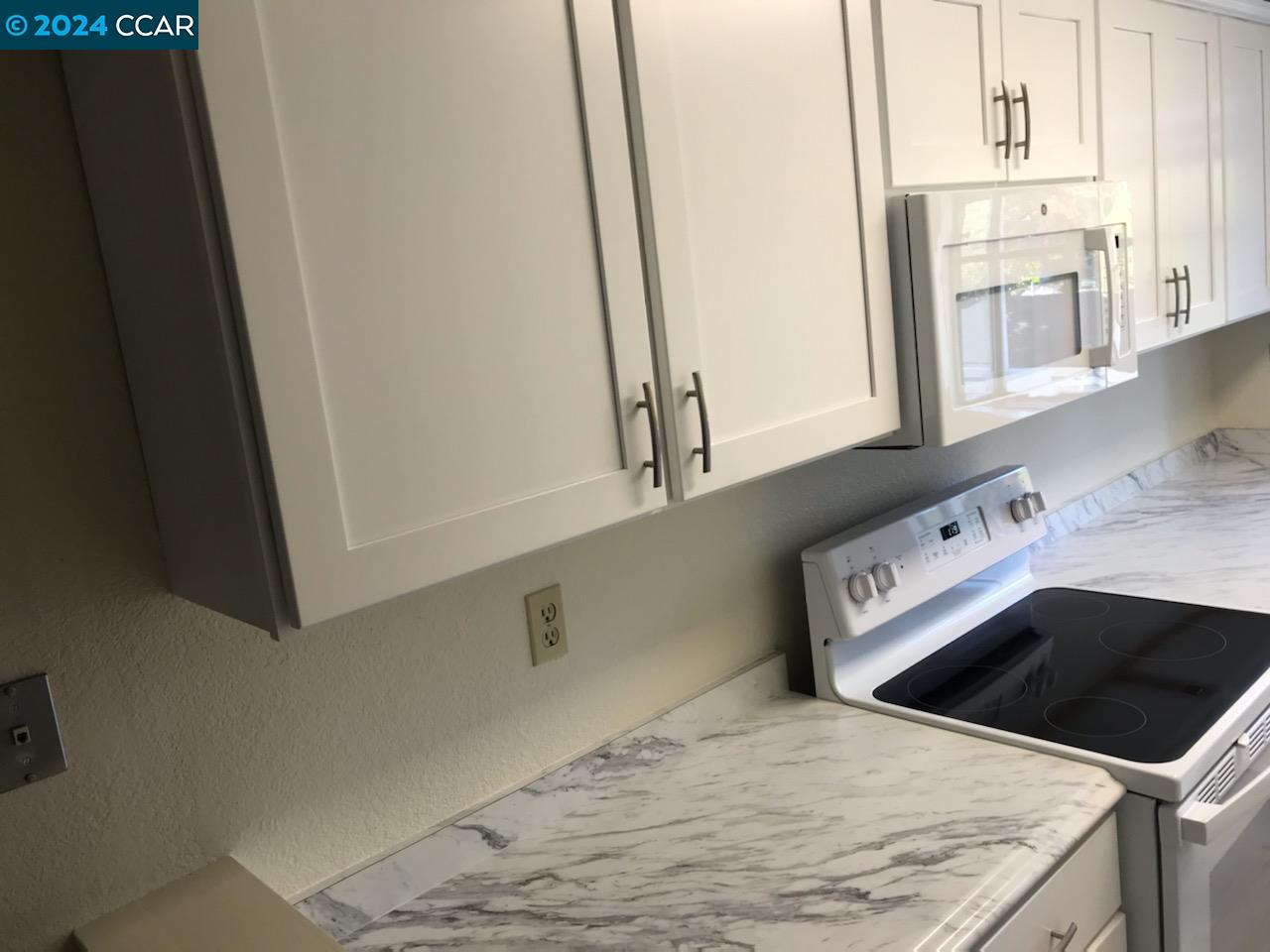 Detail Gallery Image 12 of 52 For 1300 Walden Road #214,  Walnut Creek,  CA 94597 - 2 Beds | 2/1 Baths