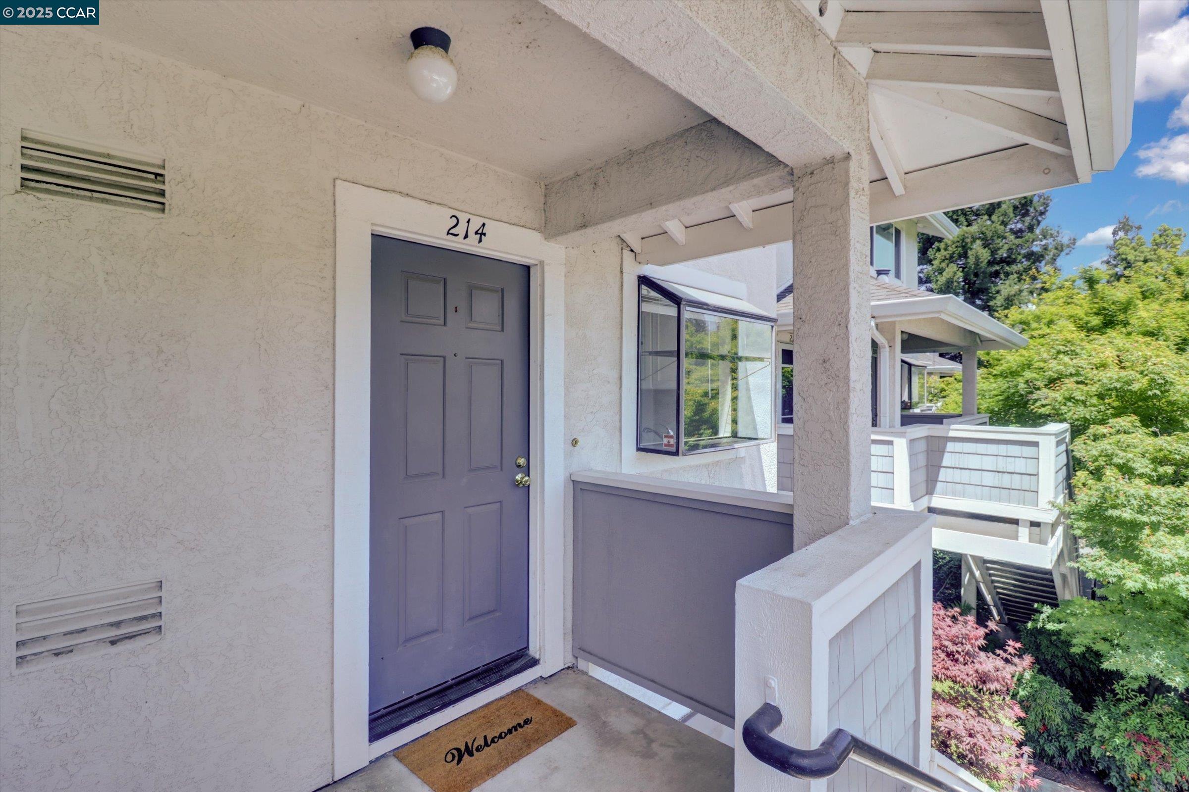 Detail Gallery Image 3 of 52 For 1300 Walden Road #214,  Walnut Creek,  CA 94597 - 2 Beds | 2/1 Baths