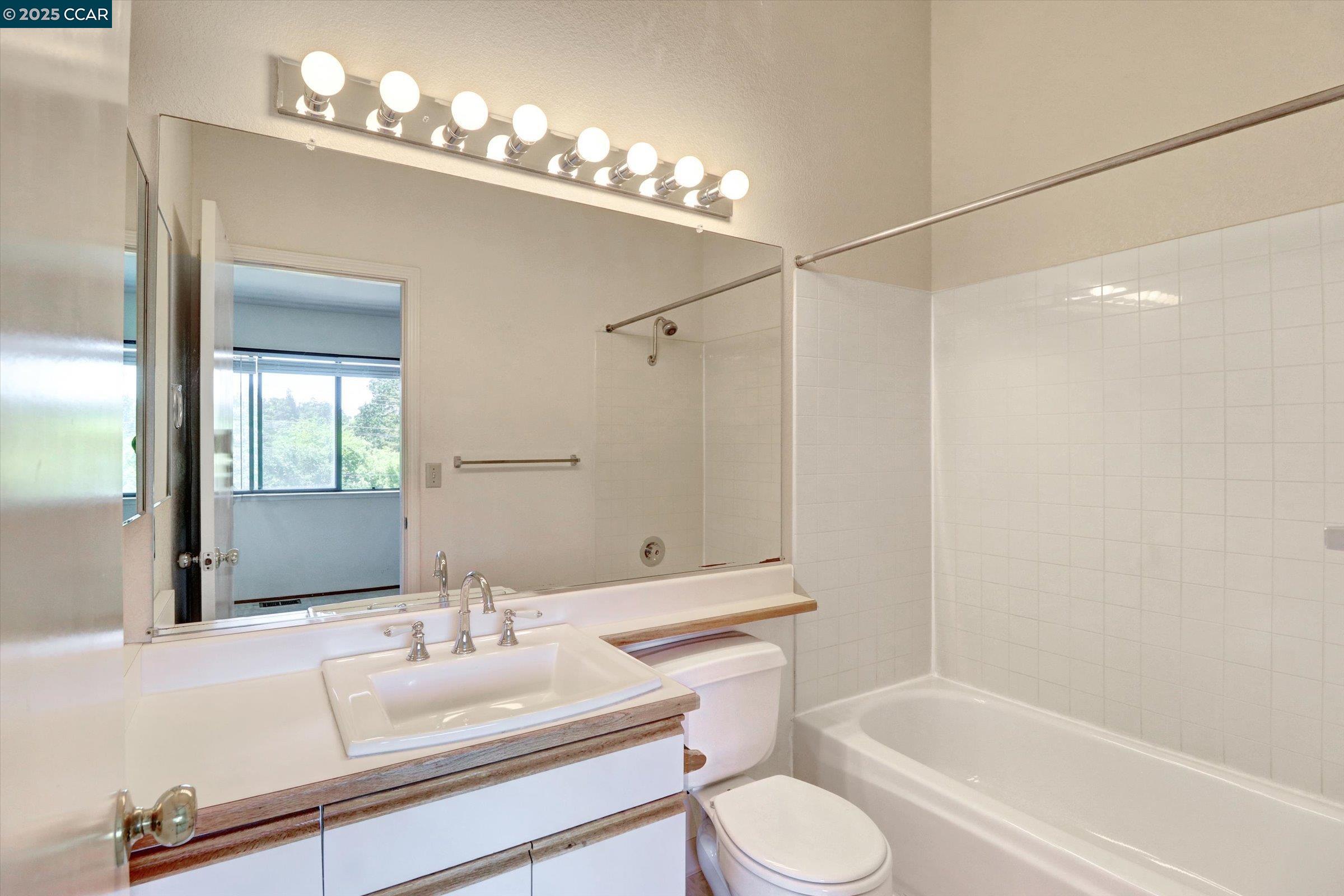 Detail Gallery Image 37 of 52 For 1300 Walden Road #214,  Walnut Creek,  CA 94597 - 2 Beds | 2/1 Baths