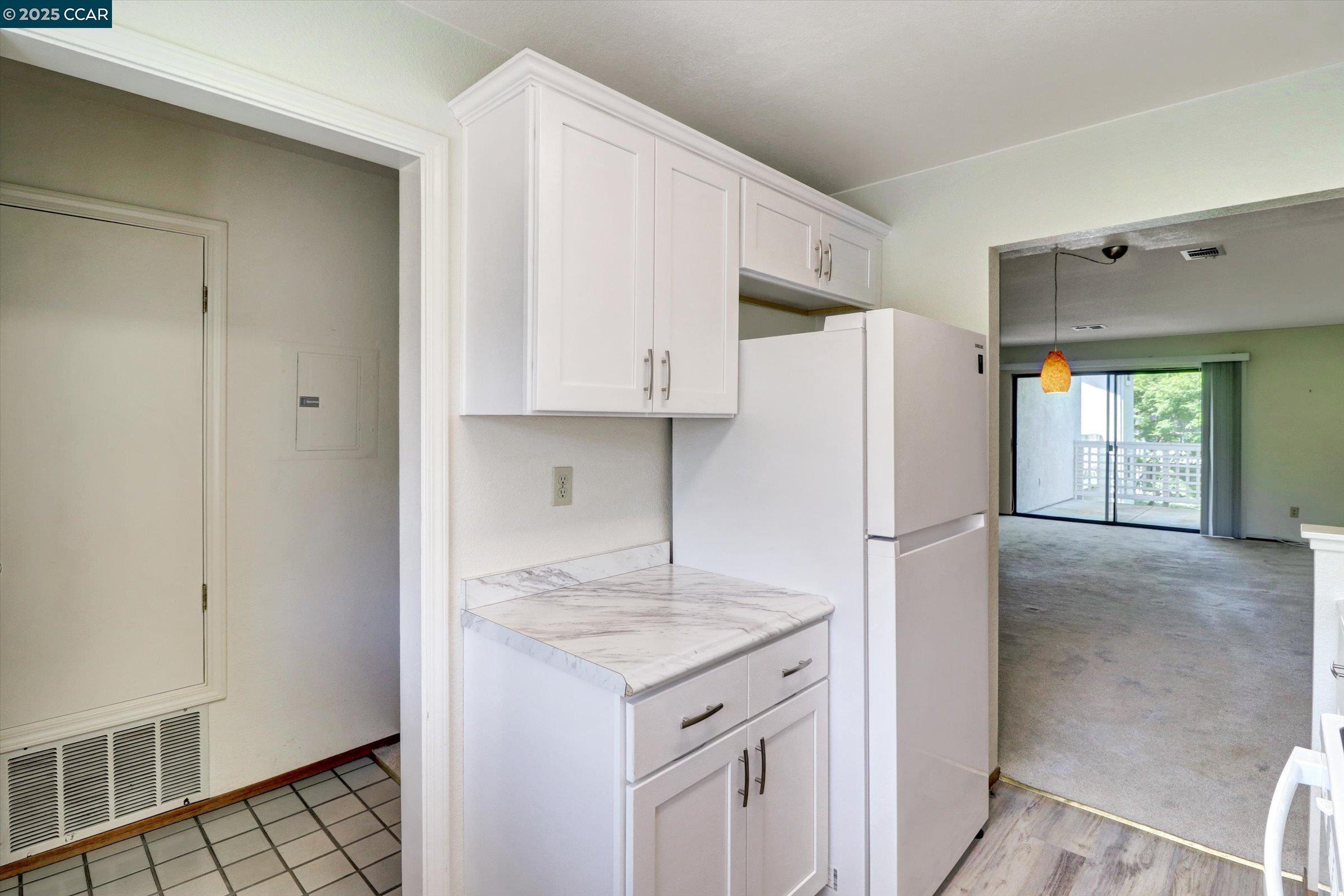 Detail Gallery Image 6 of 52 For 1300 Walden Road #214,  Walnut Creek,  CA 94597 - 2 Beds | 2/1 Baths