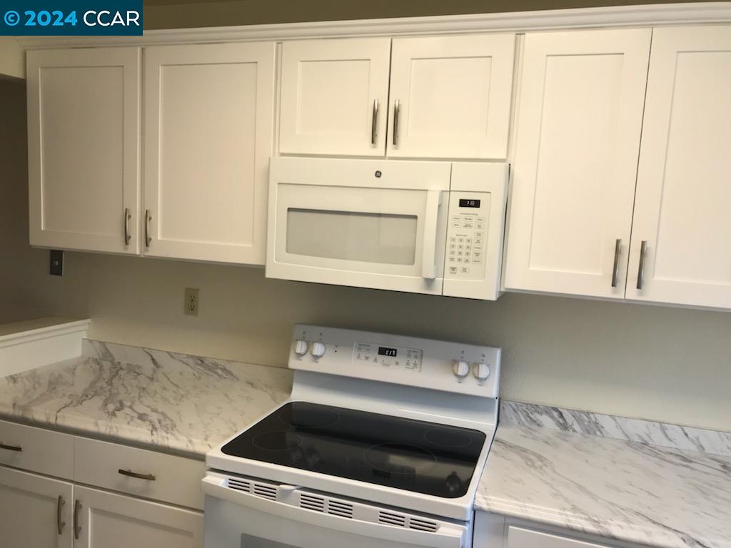 Detail Gallery Image 10 of 52 For 1300 Walden Road #214,  Walnut Creek,  CA 94597 - 2 Beds | 2/1 Baths