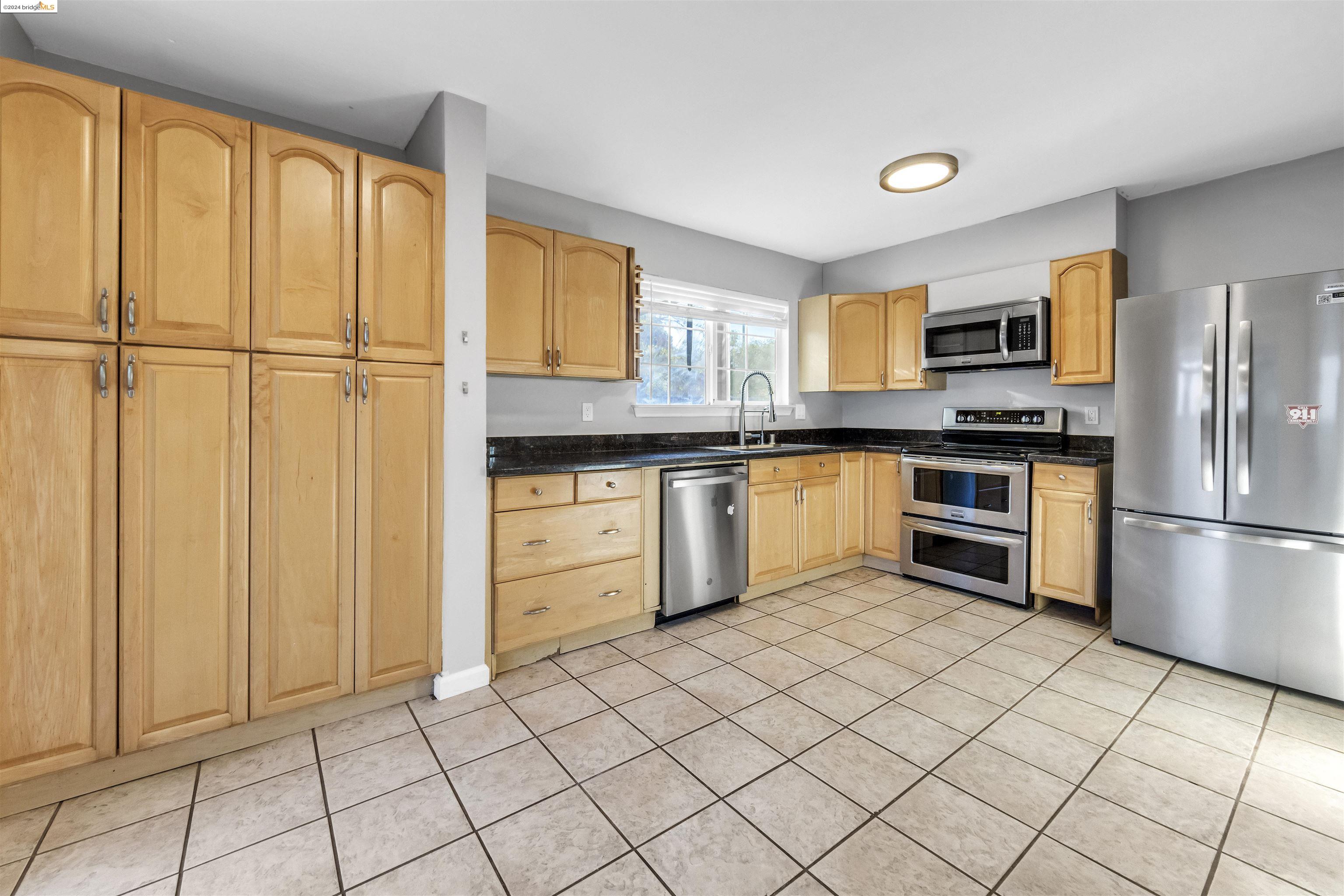 Detail Gallery Image 11 of 23 For 112 Aster Ct., Hercules,  CA 94547 - 3 Beds | 1 Baths