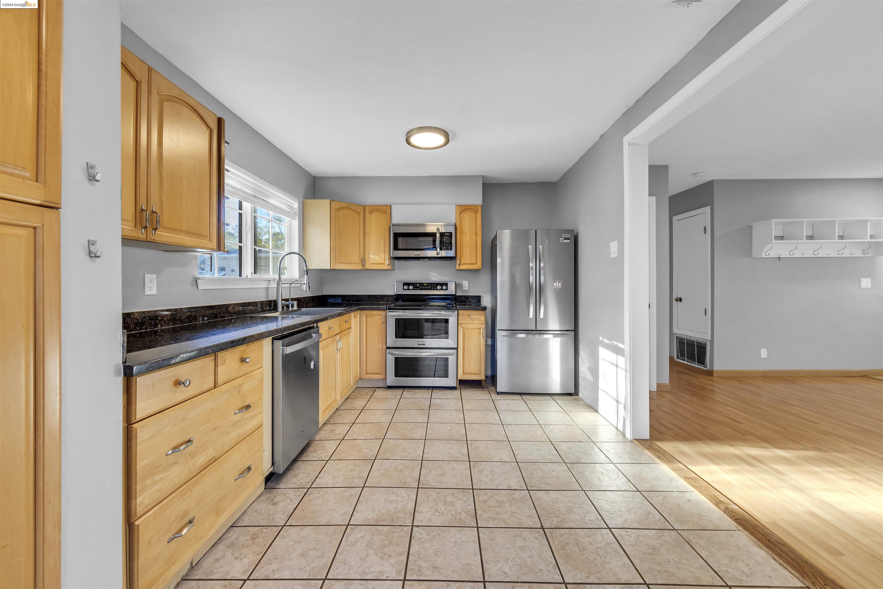 Detail Gallery Image 12 of 23 For 112 Aster Ct., Hercules,  CA 94547 - 3 Beds | 1 Baths