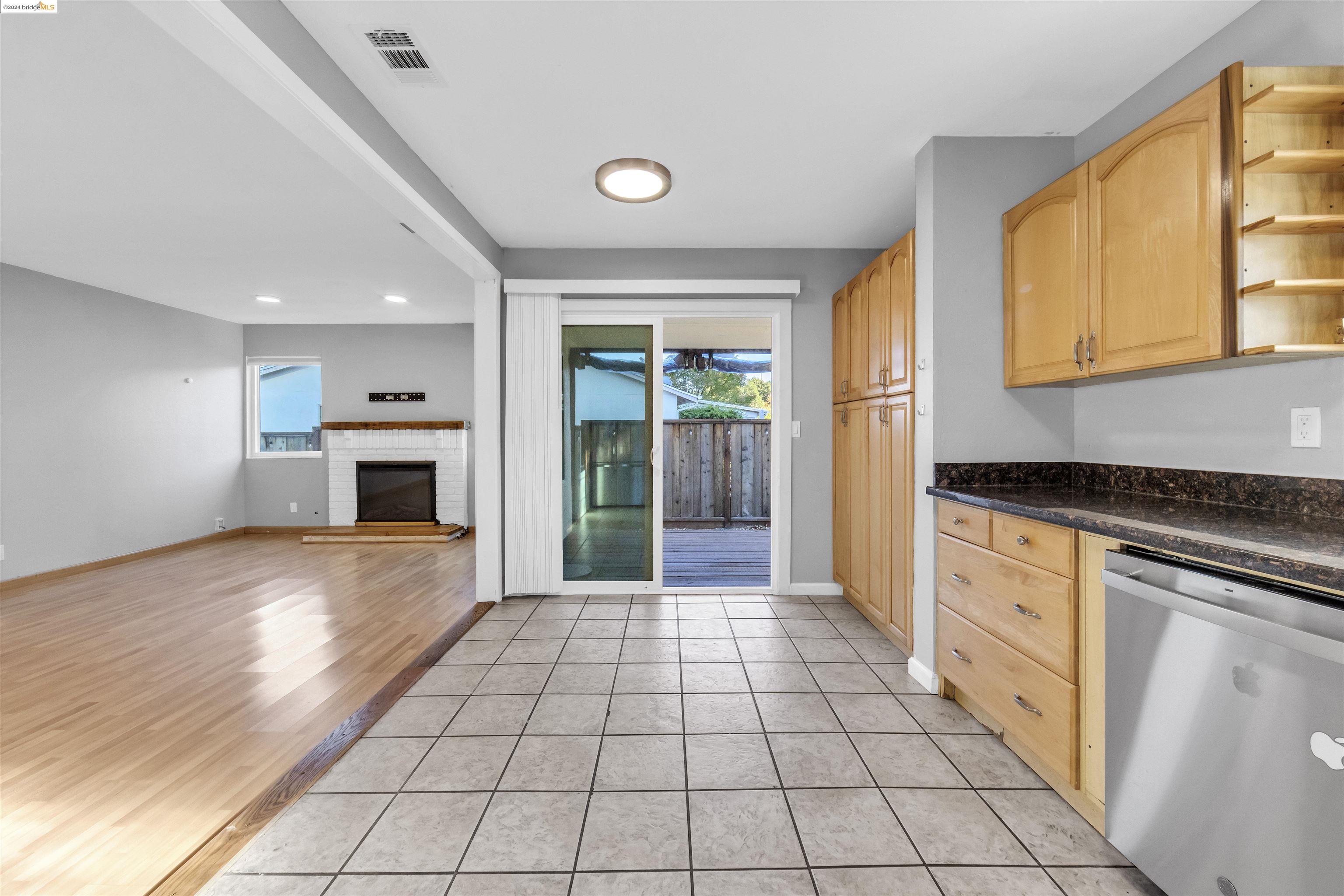 Detail Gallery Image 13 of 23 For 112 Aster Ct., Hercules,  CA 94547 - 3 Beds | 1 Baths