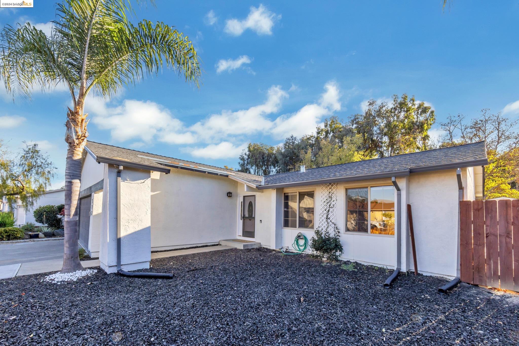 Detail Gallery Image 3 of 23 For 112 Aster Ct., Hercules,  CA 94547 - 3 Beds | 1 Baths
