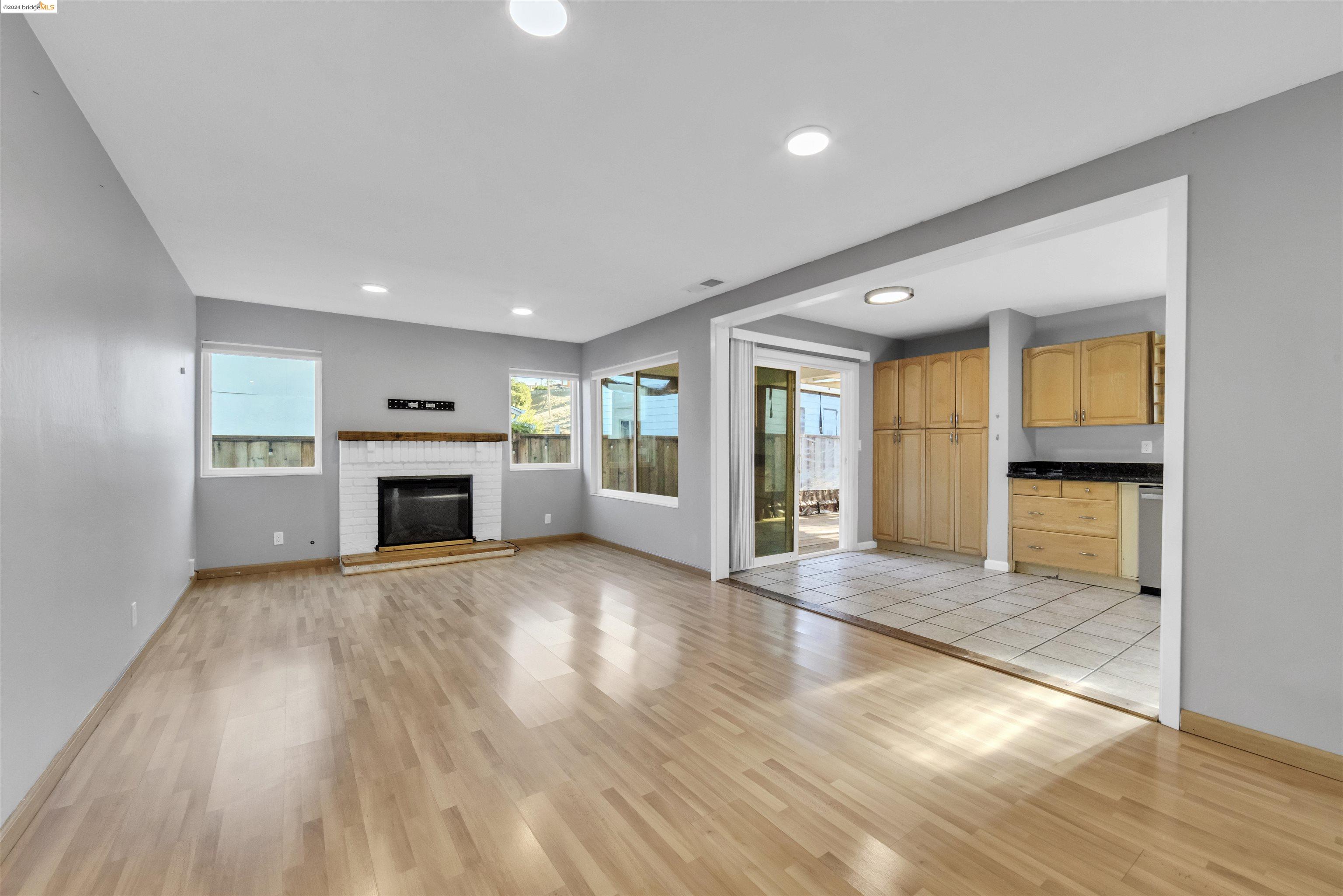 Detail Gallery Image 7 of 23 For 112 Aster Ct., Hercules,  CA 94547 - 3 Beds | 1 Baths