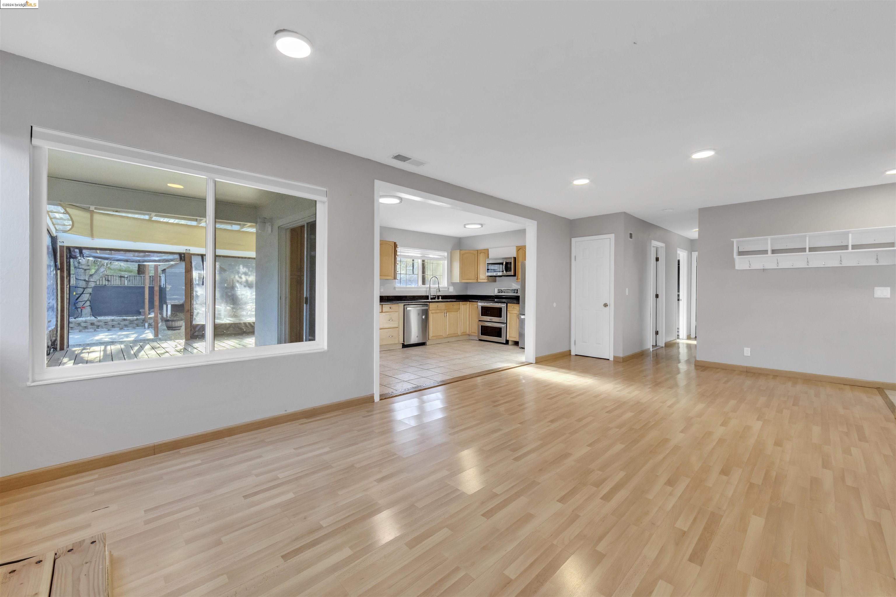 Detail Gallery Image 9 of 23 For 112 Aster Ct., Hercules,  CA 94547 - 3 Beds | 1 Baths