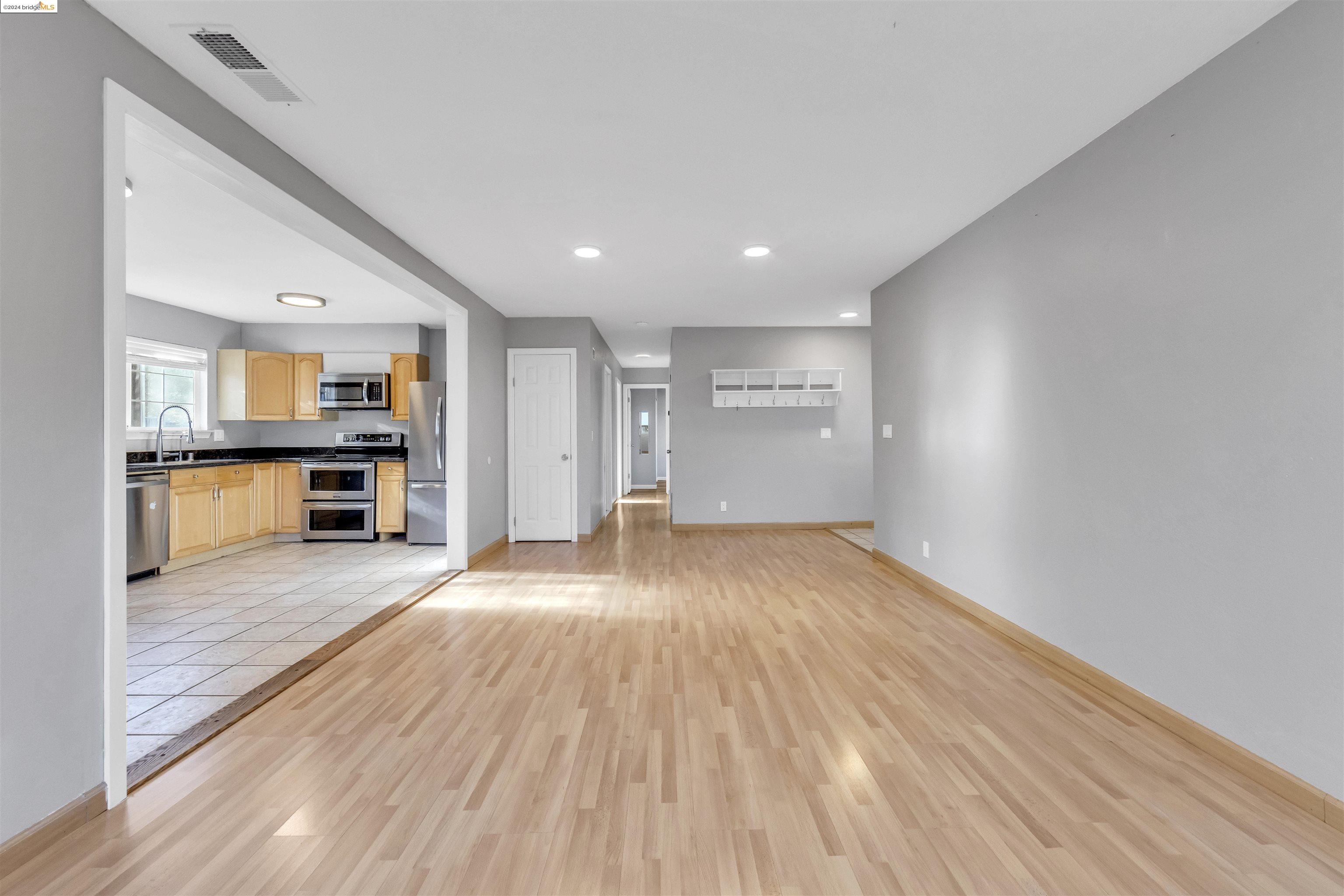 Detail Gallery Image 10 of 23 For 112 Aster Ct., Hercules,  CA 94547 - 3 Beds | 1 Baths