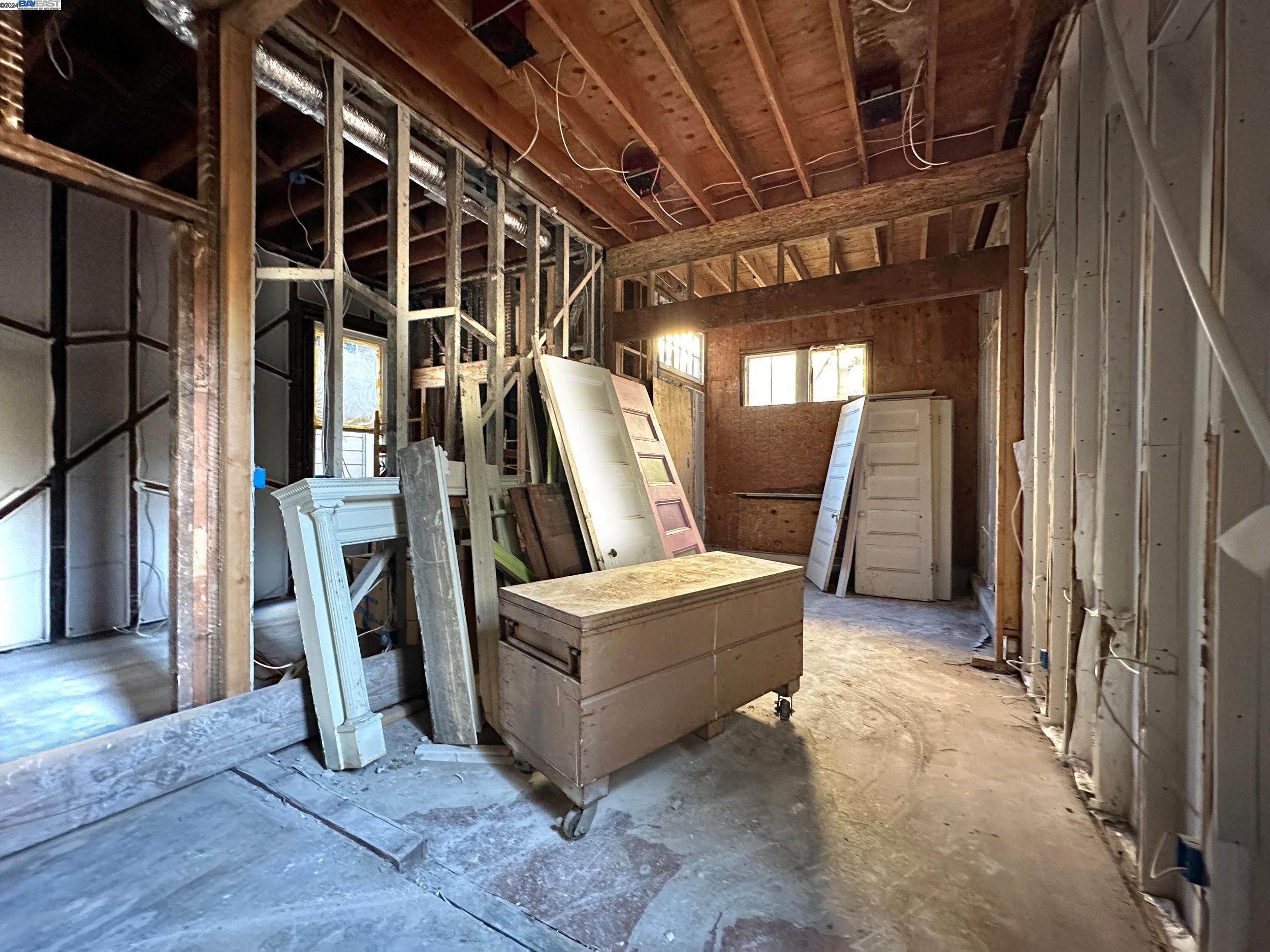 property-img