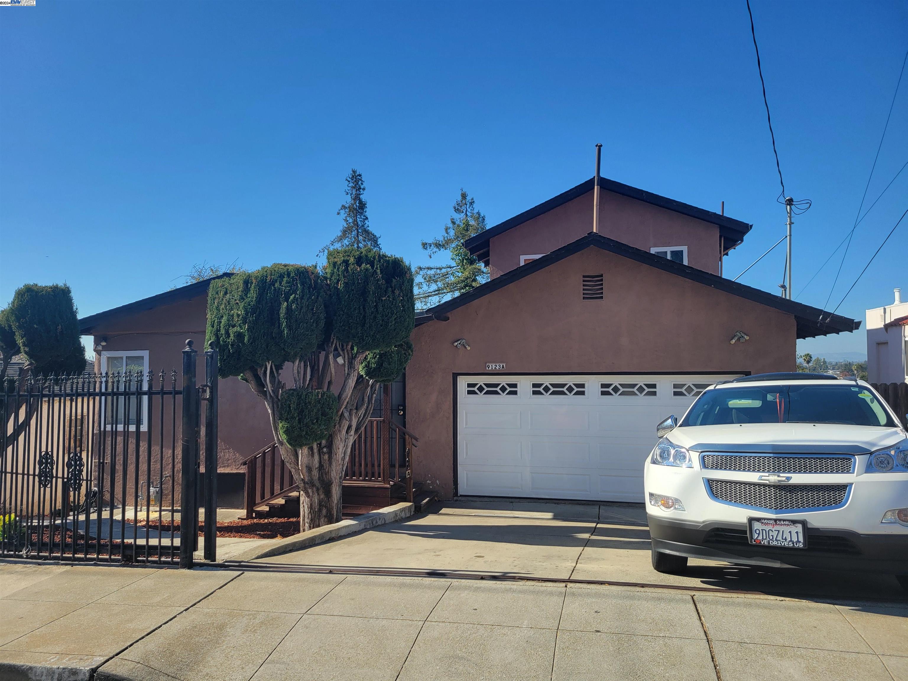 9123 Lawlor St # B, California, 2 Bedrooms Bedrooms, 6 Rooms Rooms,2 BathroomsBathrooms,Residential Lease,For Rent,9123 Lawlor St # B,41078786