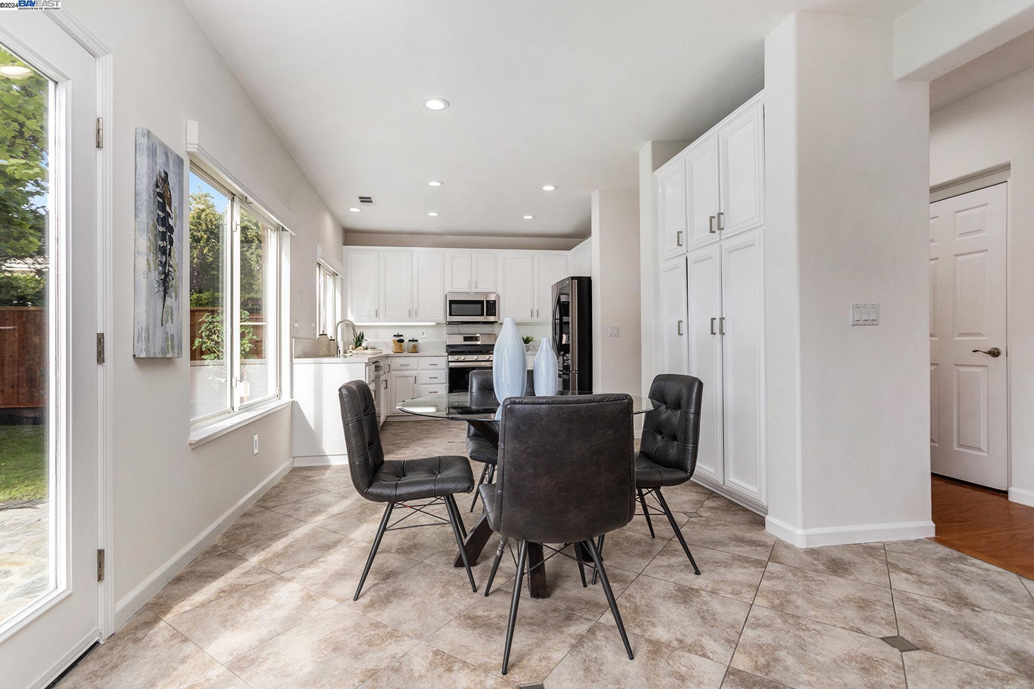 Detail Gallery Image 9 of 33 For 505 Blackstone Ct, Danville,  CA 94506 - 4 Beds | 2/1 Baths