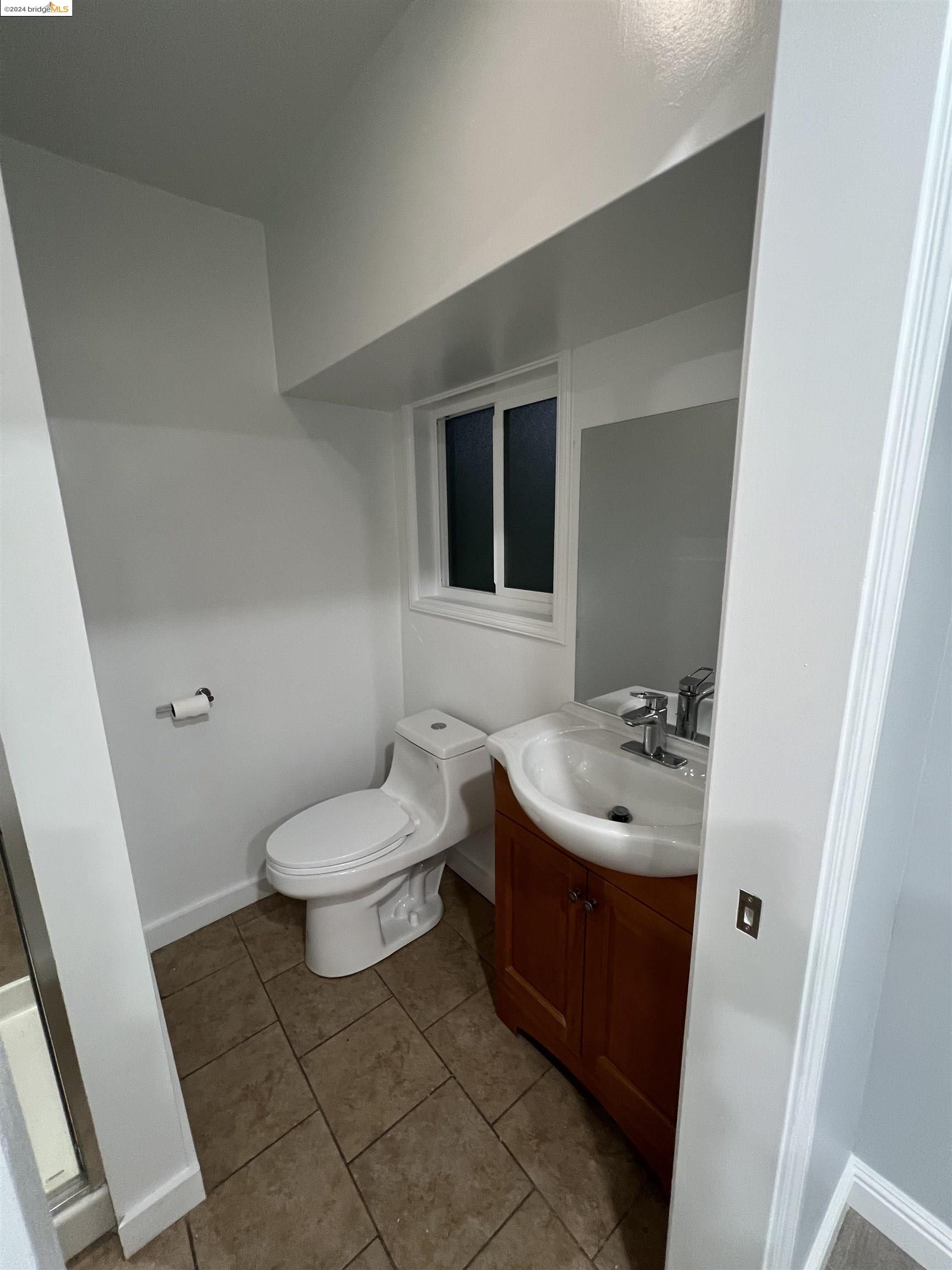 Detail Gallery Image 7 of 7 For 1532 Milvia St #3,  Berkeley,  CA 94709 - 1 Beds | 1 Baths