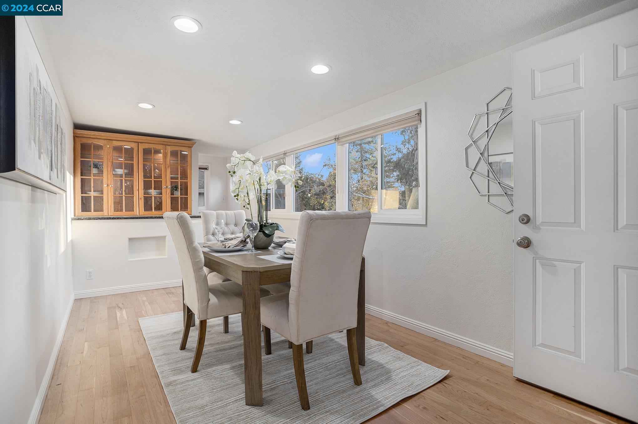 Detail Gallery Image 14 of 40 For 22411 Moyers St, Castro Valley,  CA 94546 - 3 Beds | 2 Baths