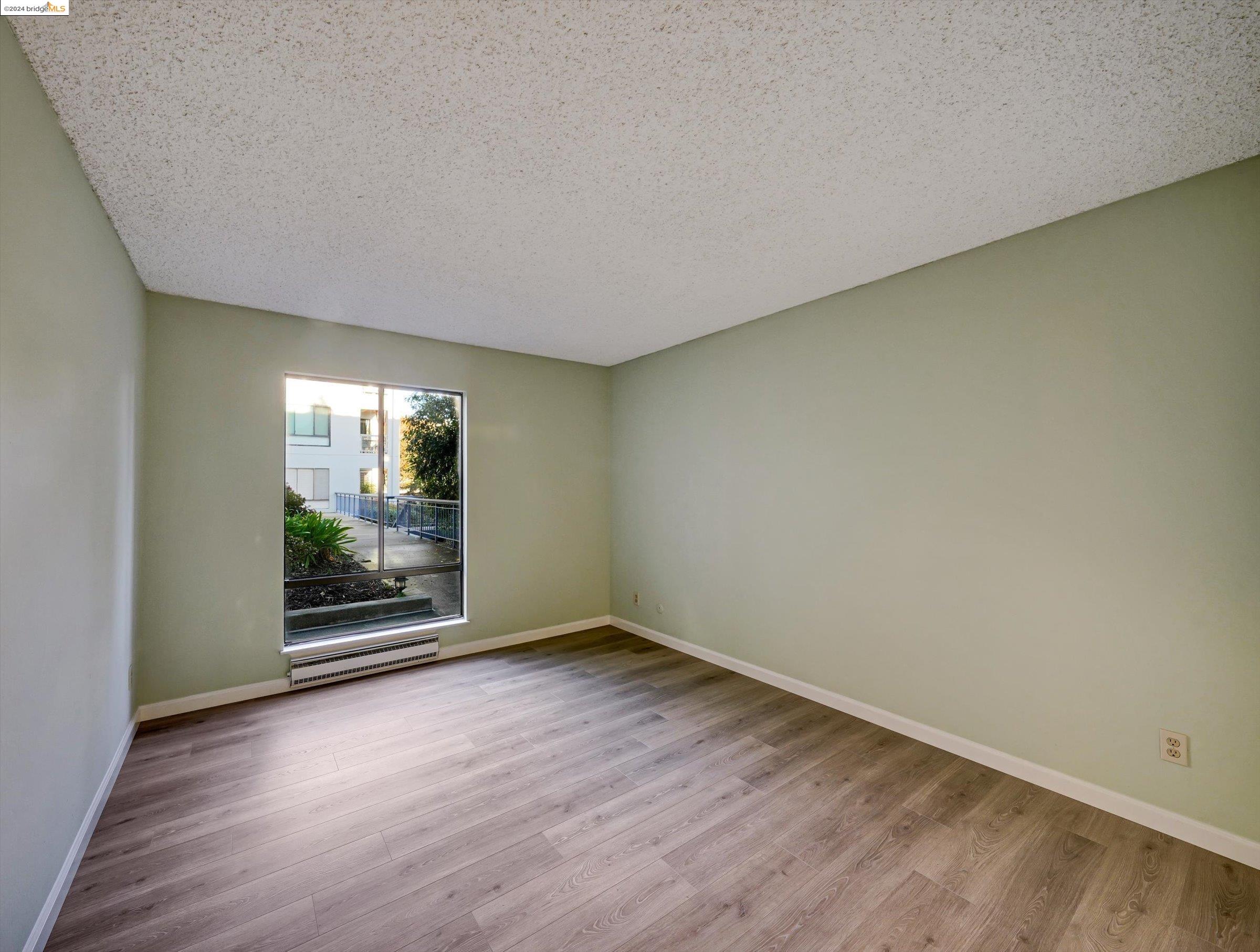 Detail Gallery Image 16 of 44 For 6 Commodore Dr #C243,  Emeryville,  CA 94608 - 2 Beds | 2 Baths