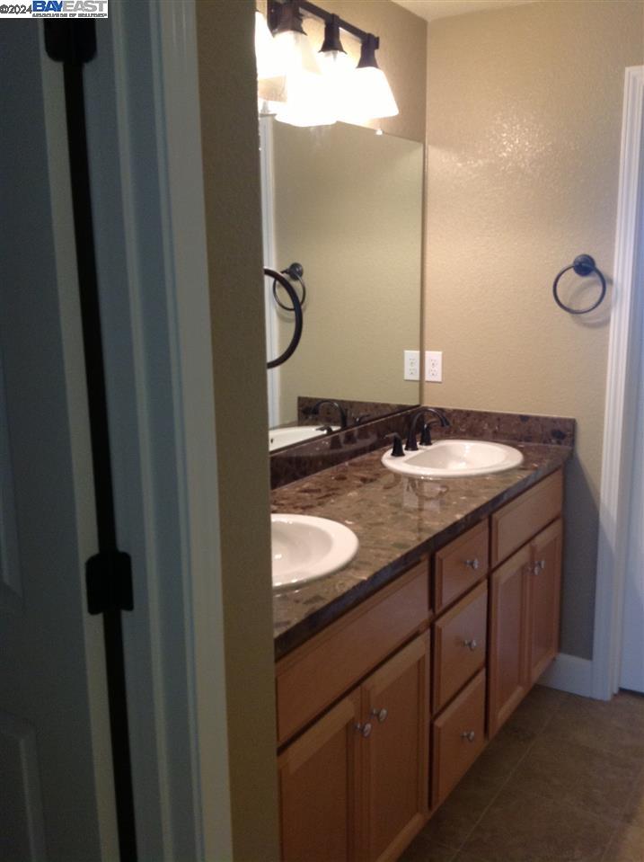 Detail Gallery Image 17 of 25 For 563 Selby Ln #4,  Livermore,  CA 94551 - 3 Beds | 3/1 Baths