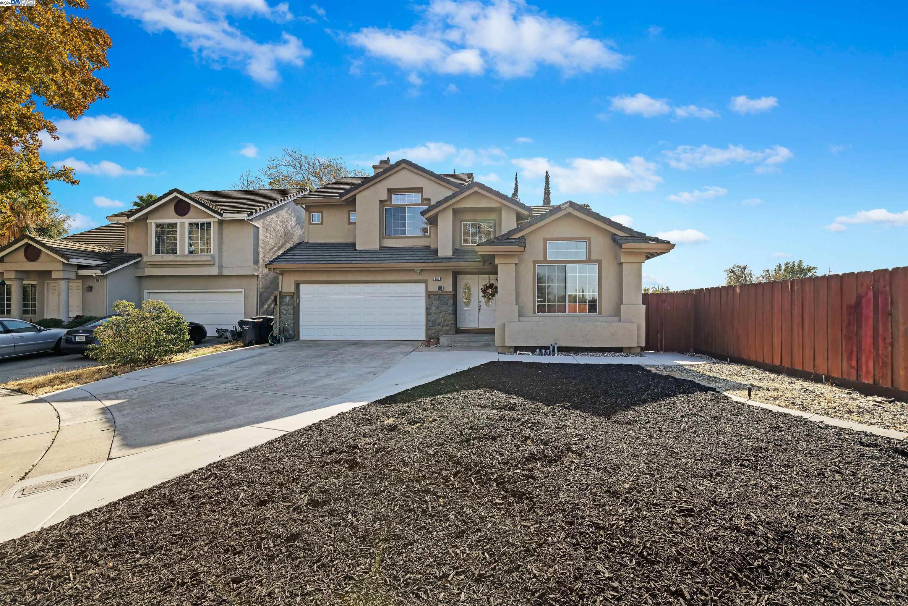Detail Gallery Image 1 of 1 For 300 Falcon Ct, Tracy,  CA 95376 - 4 Beds | 3 Baths