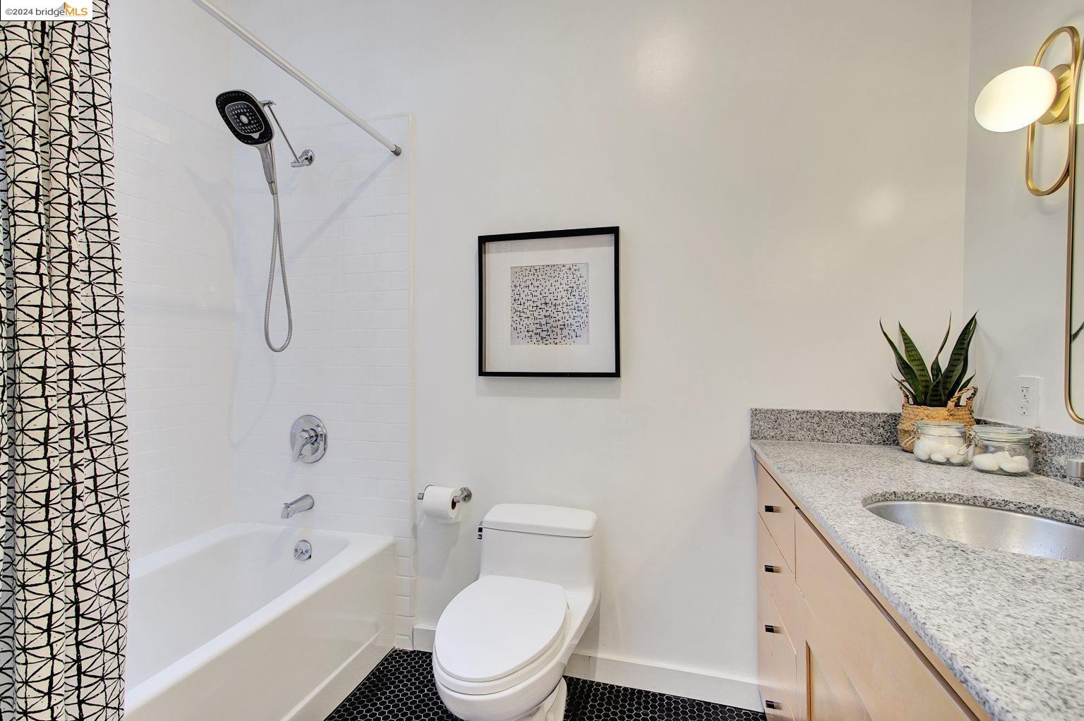 Detail Gallery Image 24 of 32 For 1216 32nd St, Oakland,  CA 94608 - 2 Beds | 1/1 Baths