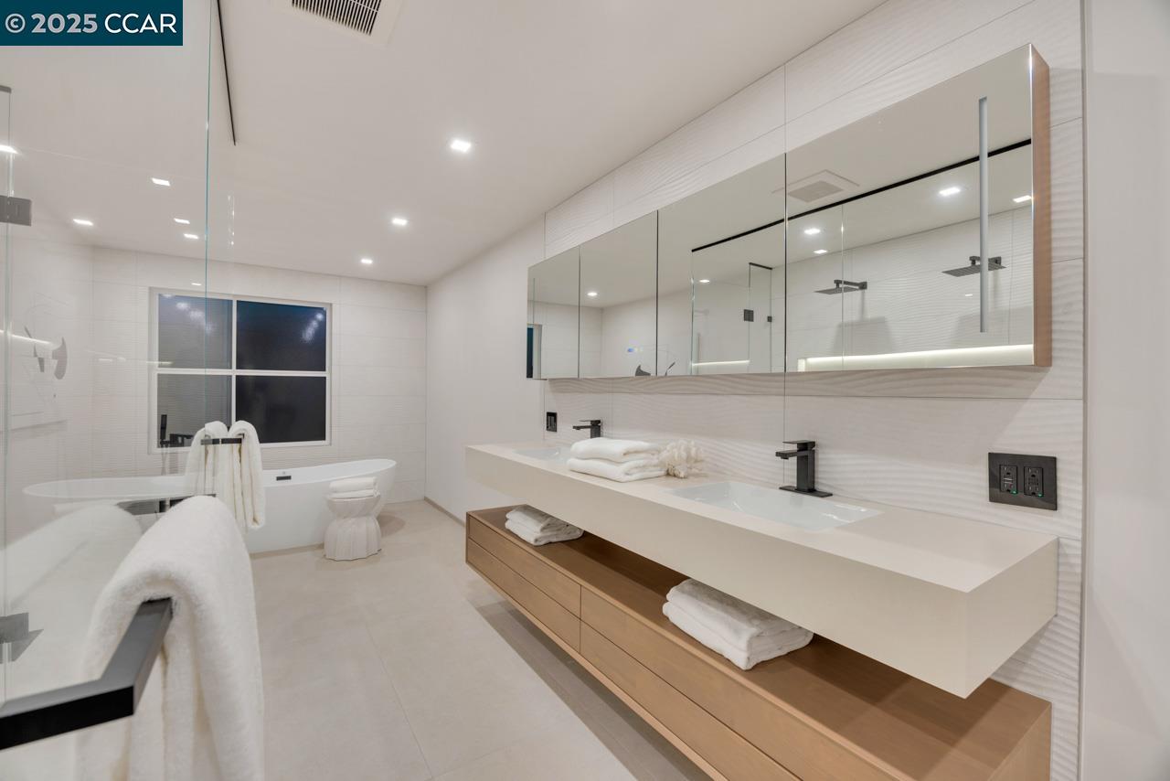 Detail Gallery Image 32 of 36 For 560 Old Orchard Dr, Danville,  CA 94526 - 4 Beds | 2/1 Baths