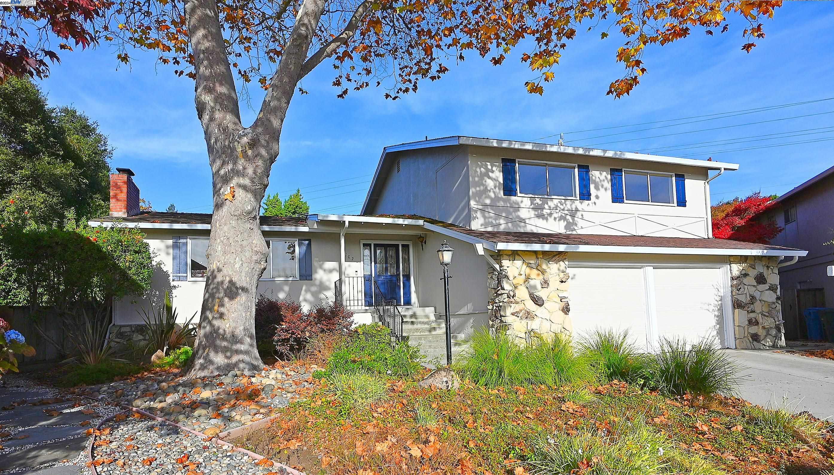 Detail Gallery Image 1 of 1 For 102 Northrop Pl, Santa Cruz,  CA 95060 - 4 Beds | 3 Baths