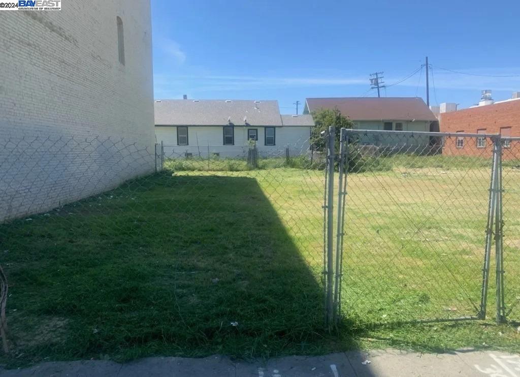 Detail Gallery Image 2 of 2 For 331 S San Joaquin St., Stockton,  CA 95203-3535 - – Beds | – Baths