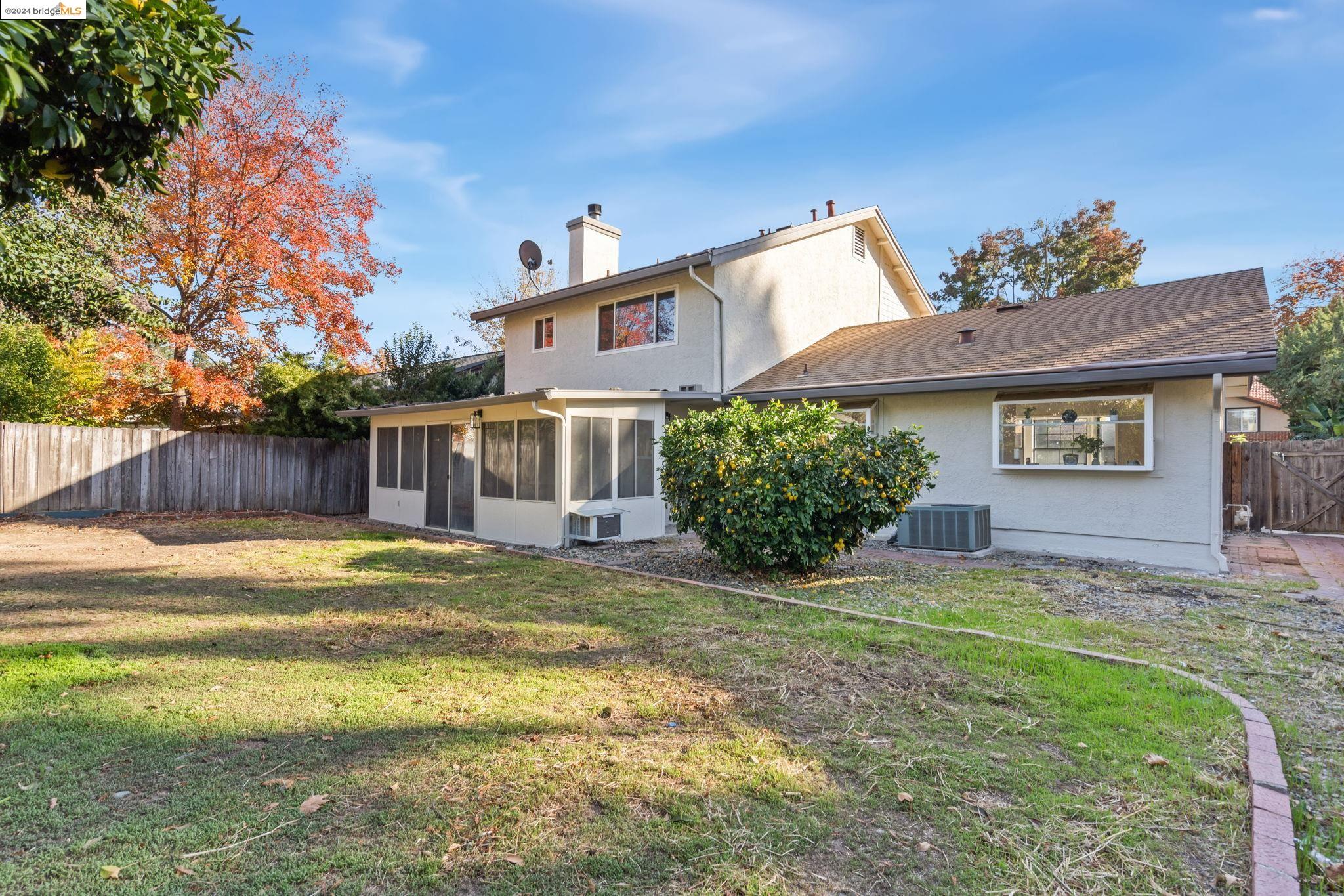 Detail Gallery Image 36 of 38 For 1575 Woodland Oaks Way, Sacramento,  CA 95833 - 4 Beds | 2/1 Baths