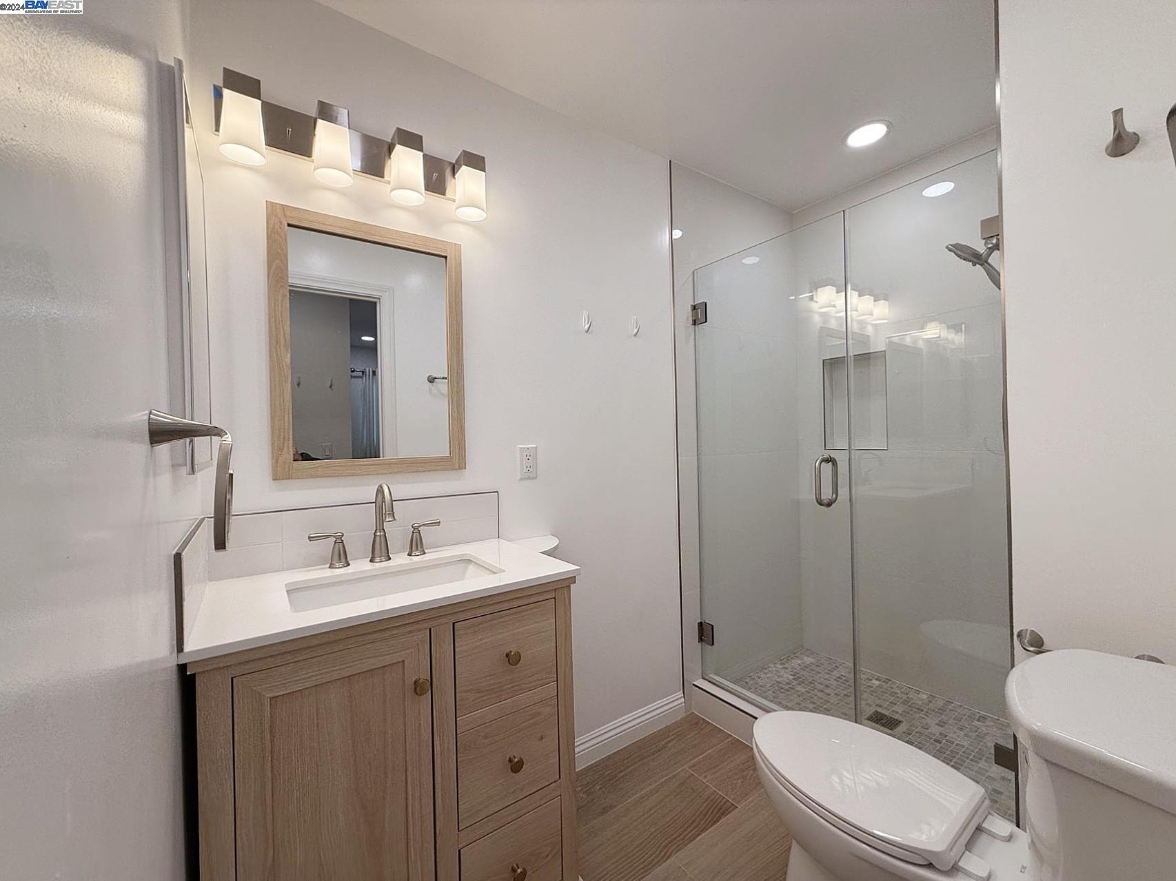 Detail Gallery Image 17 of 30 For 1602 N King St #B8,  Santa Ana,  CA 92706 - 2 Beds | 2/1 Baths