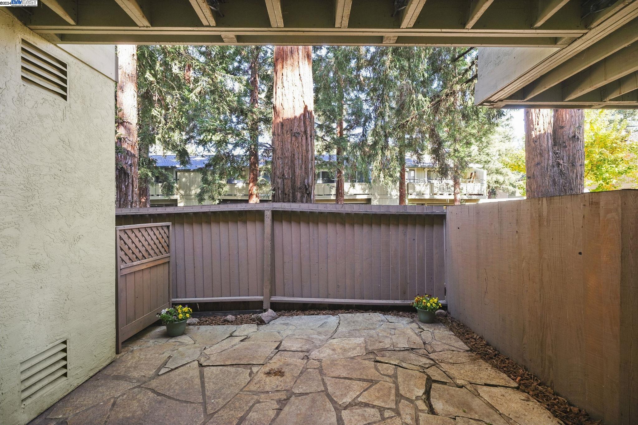 Detail Gallery Image 7 of 27 For 2141 Northwood Cir #B,  Concord,  CA 94520 - 2 Beds | 1/1 Baths